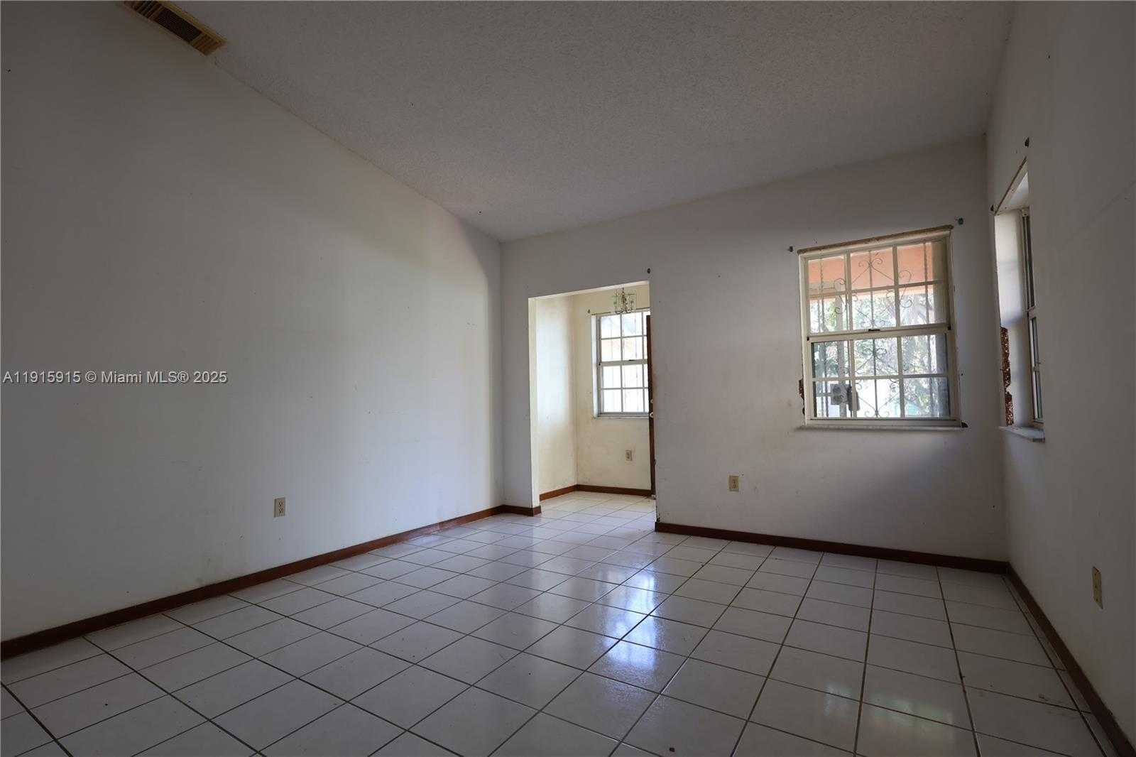 Small Image of 20739 SOUTH WEST 86TH CT, Cutler Bay Number 5