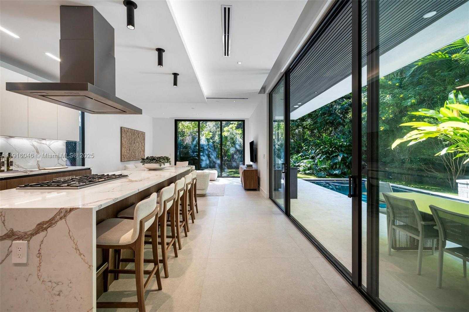 Small Image of 3670 AVOCADO AVE, Miami Number 16