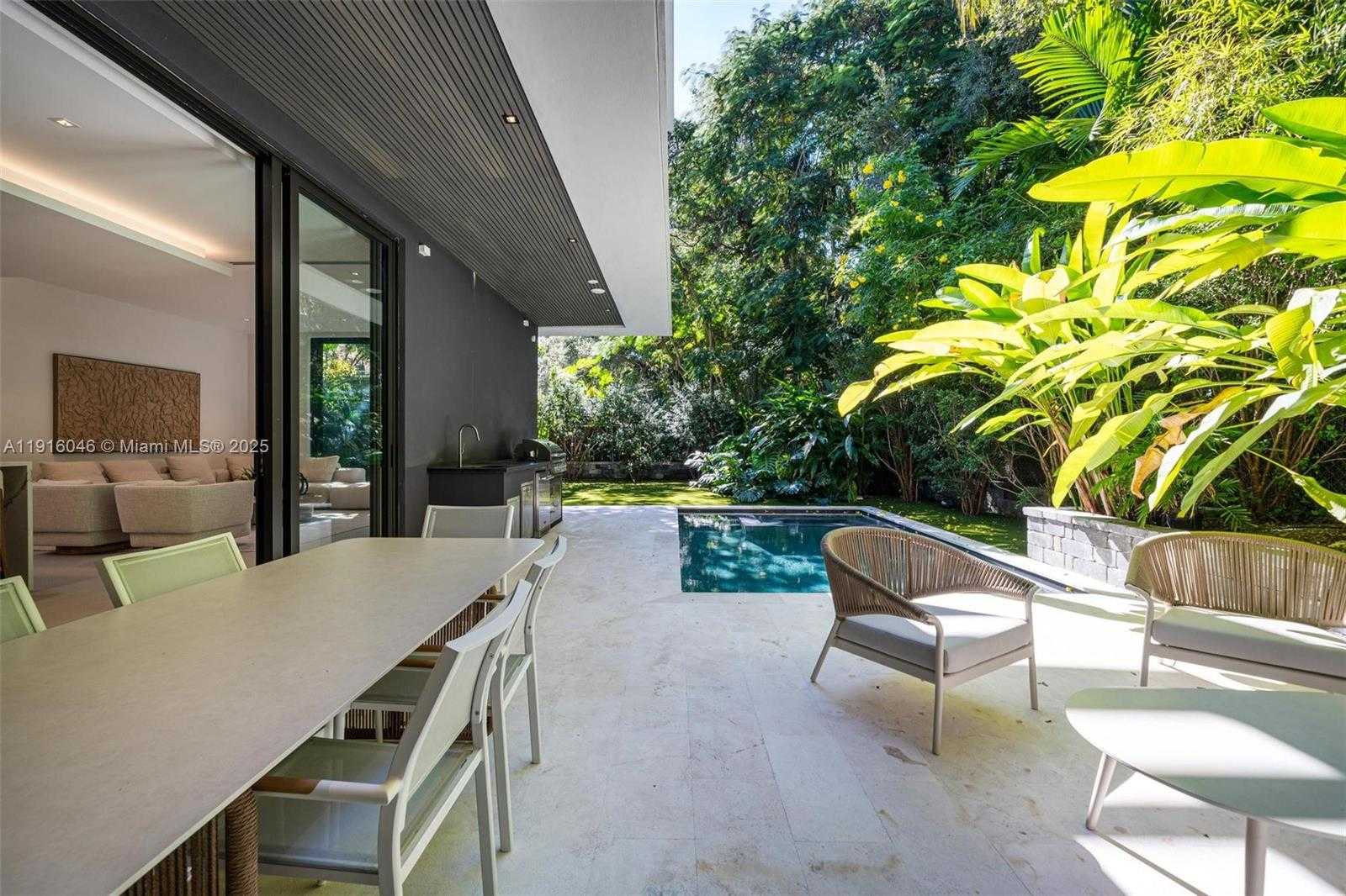 Small Image of 3670 AVOCADO AVE, Miami Number 23