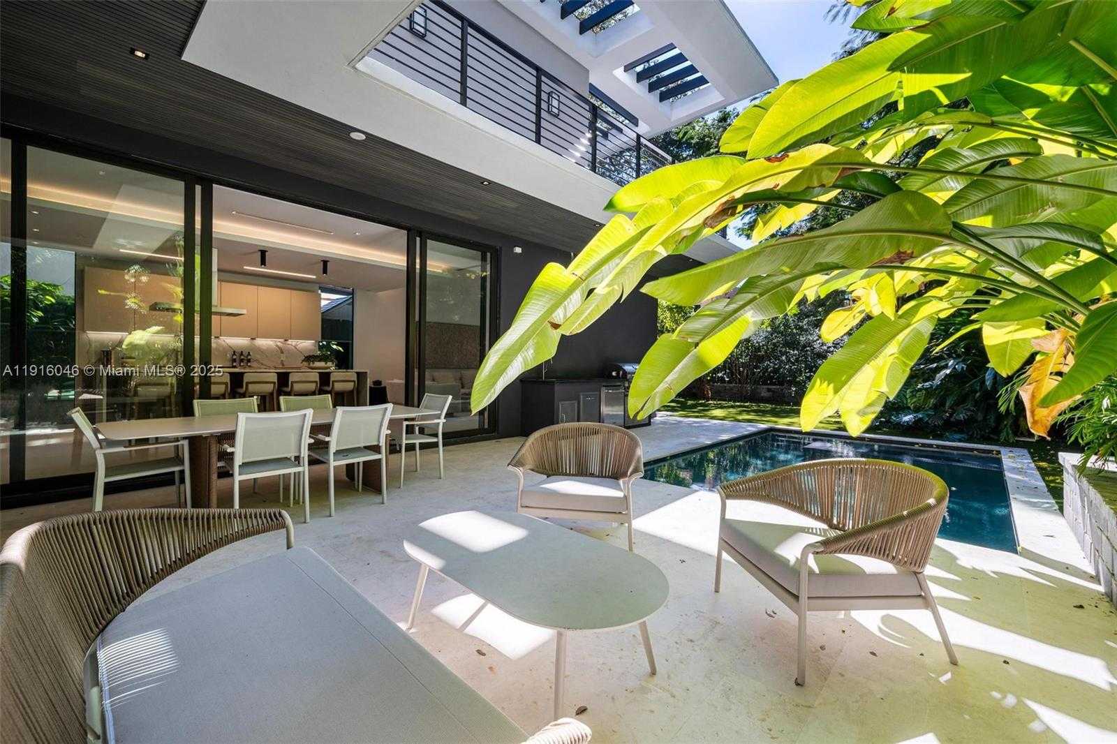 Small Image of 3670 AVOCADO AVE, Miami Number 24