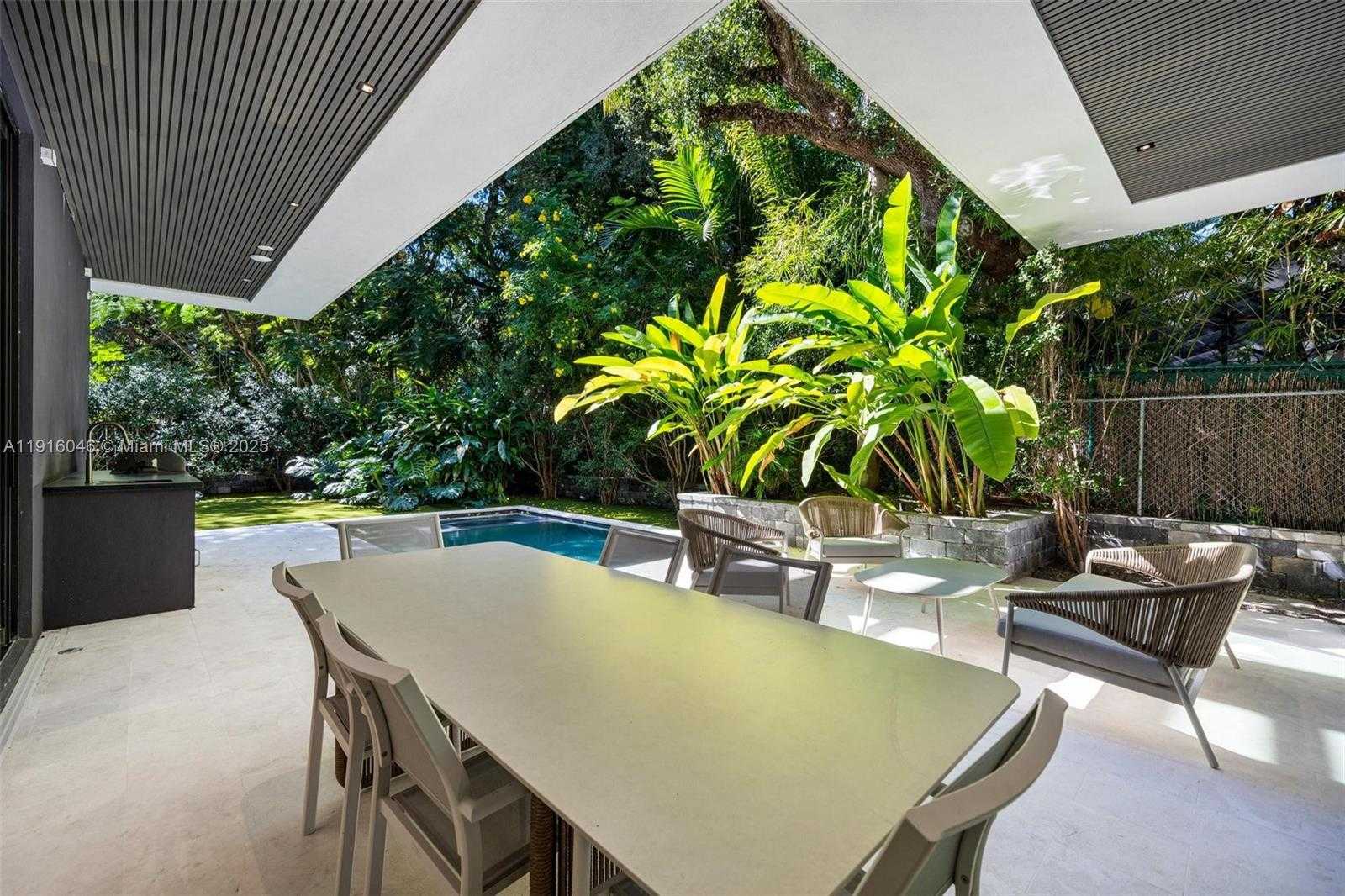 Small Image of 3670 AVOCADO AVE, Miami Number 25