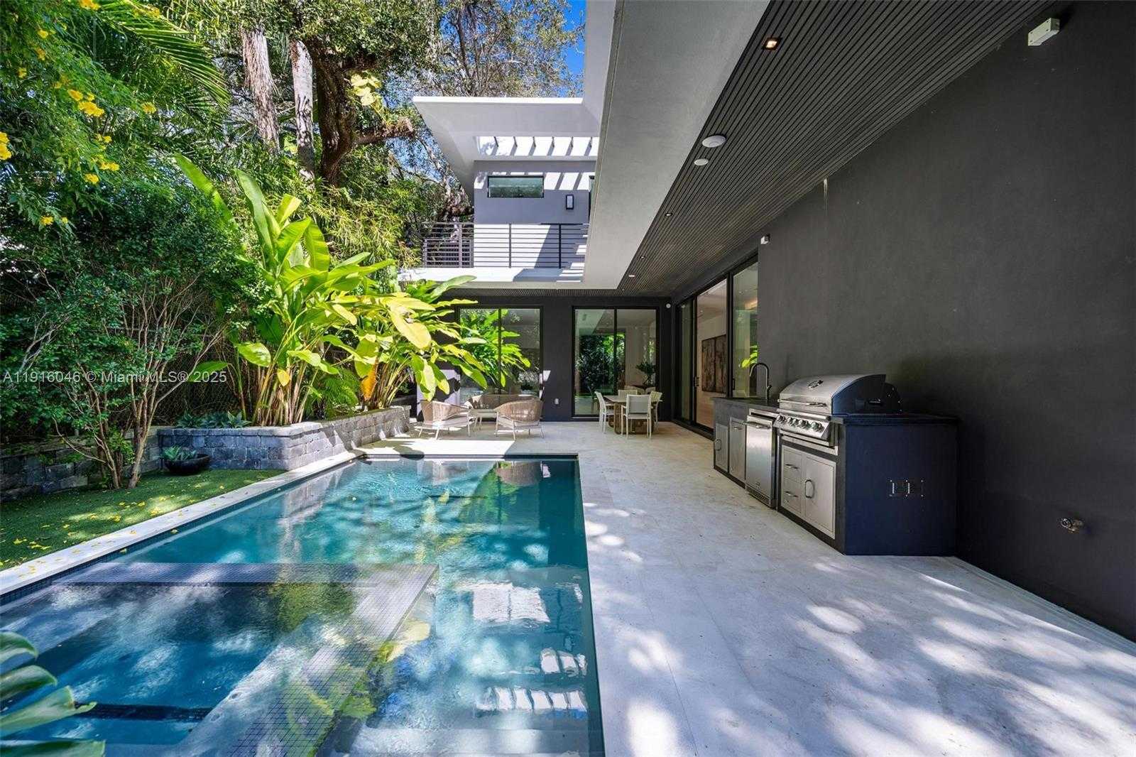 Small Image of 3670 AVOCADO AVE, Miami Number 26