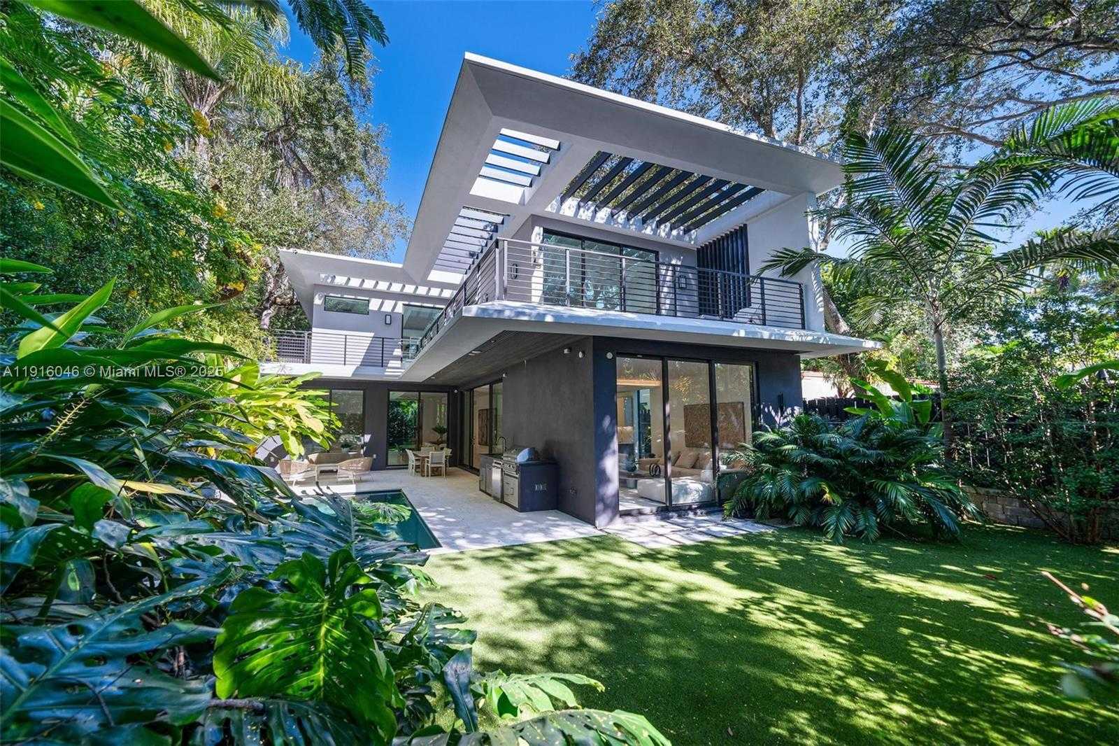 Small Image of 3670 AVOCADO AVE, Miami Number 27