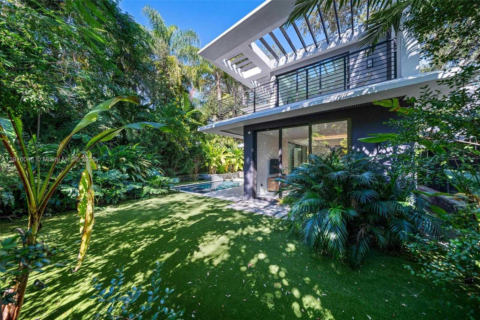 Small Image of 3670 AVOCADO AVE, Miami Number 28