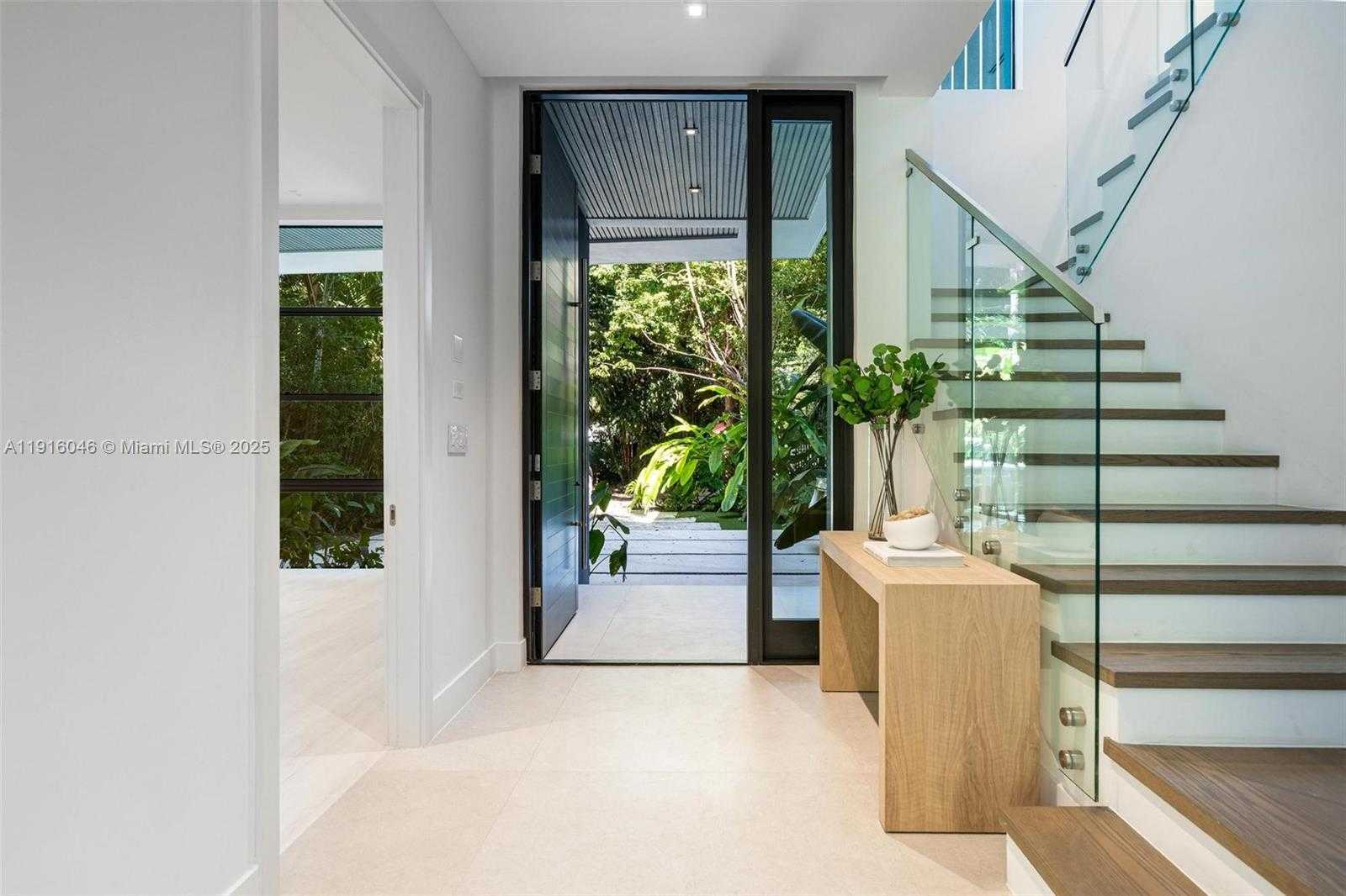 Small Image of 3670 AVOCADO AVE, Miami Number 3