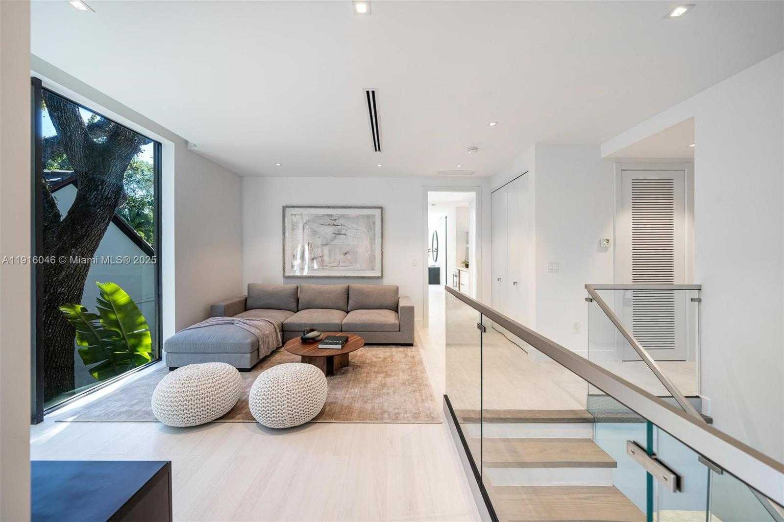 Small Image of 3670 AVOCADO AVE, Miami Number 32