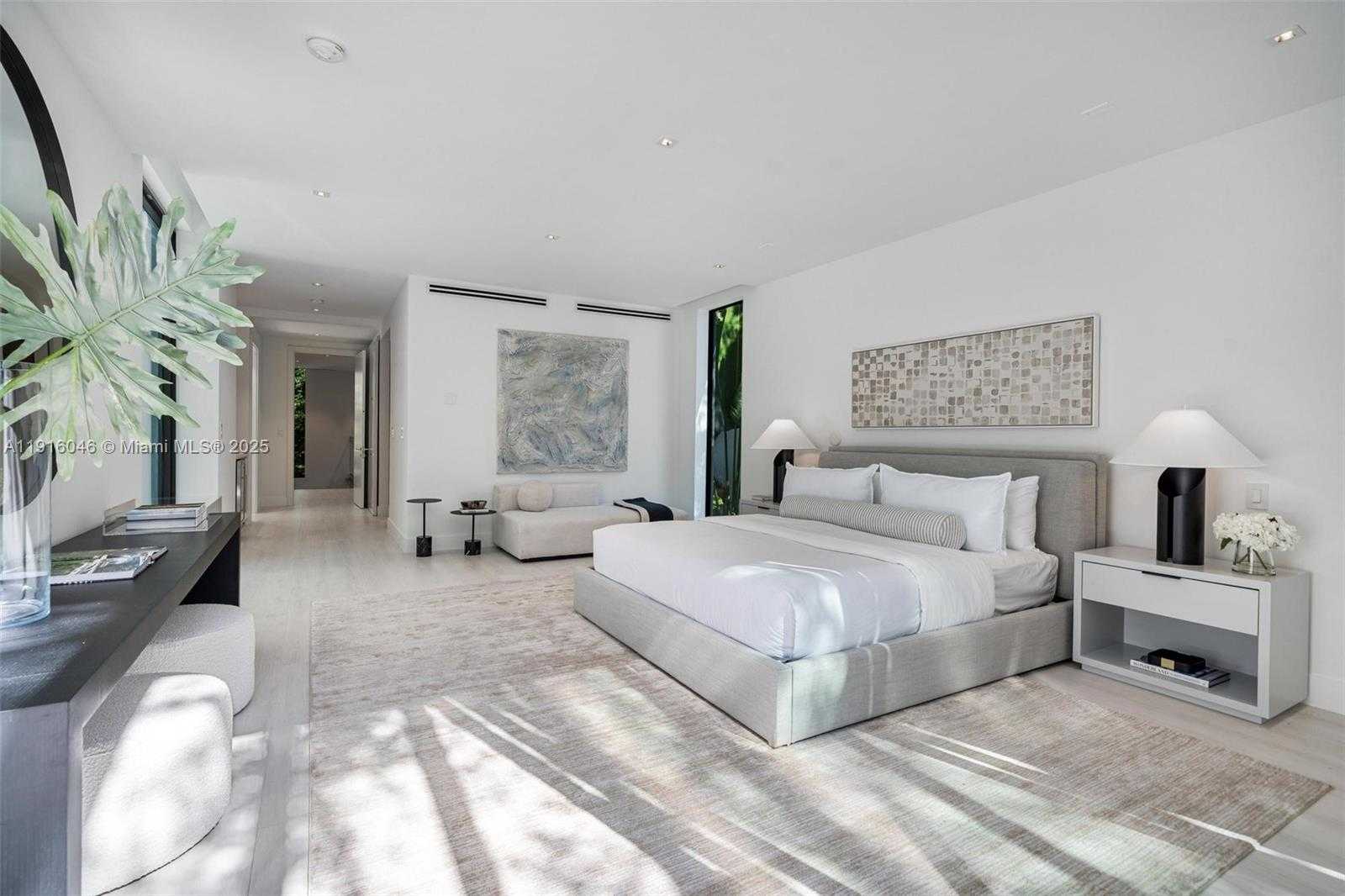 Small Image of 3670 AVOCADO AVE, Miami Number 33