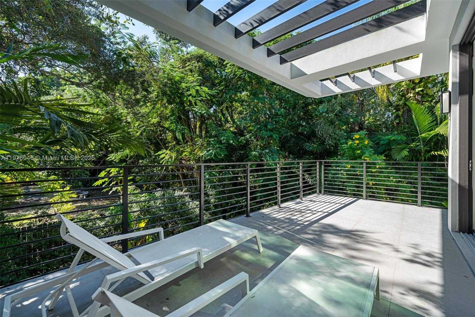 Small Image of 3670 AVOCADO AVE, Miami Number 36