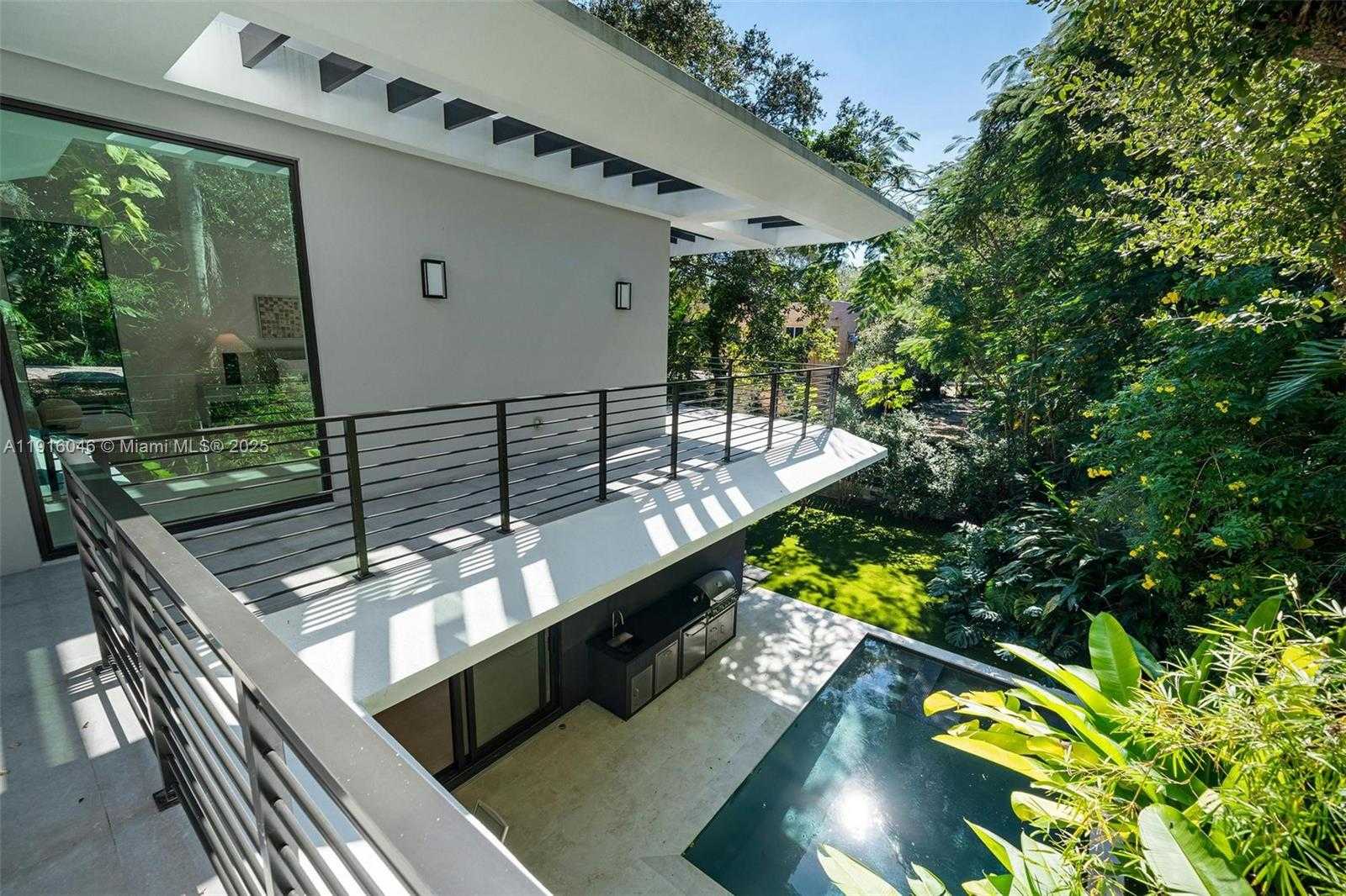 Small Image of 3670 AVOCADO AVE, Miami Number 37