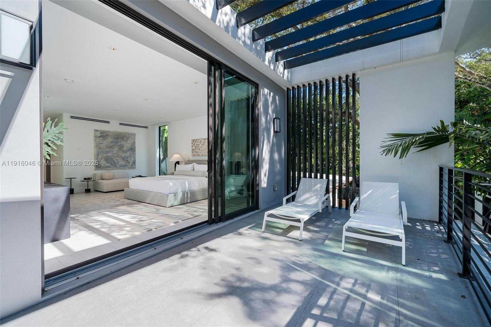 Small Image of 3670 AVOCADO AVE, Miami Number 38