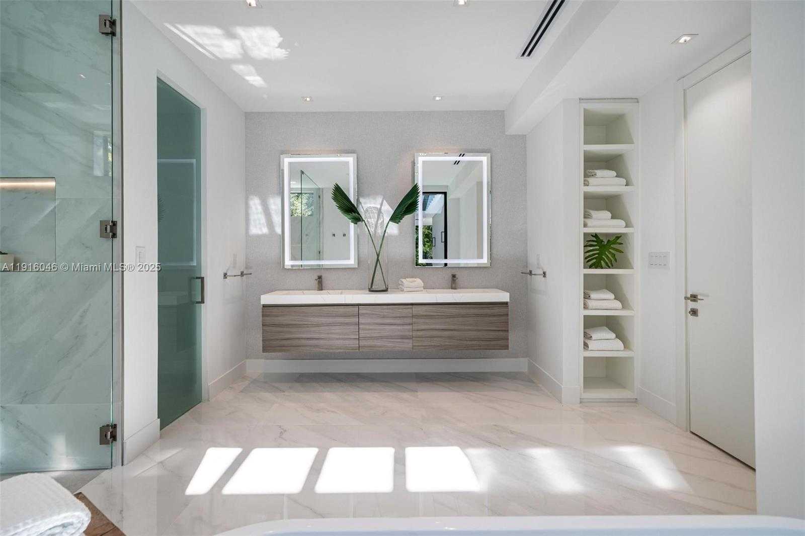 Small Image of 3670 AVOCADO AVE, Miami Number 43