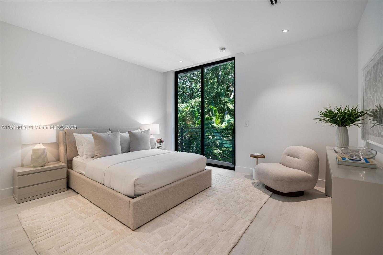 Small Image of 3670 AVOCADO AVE, Miami Number 45