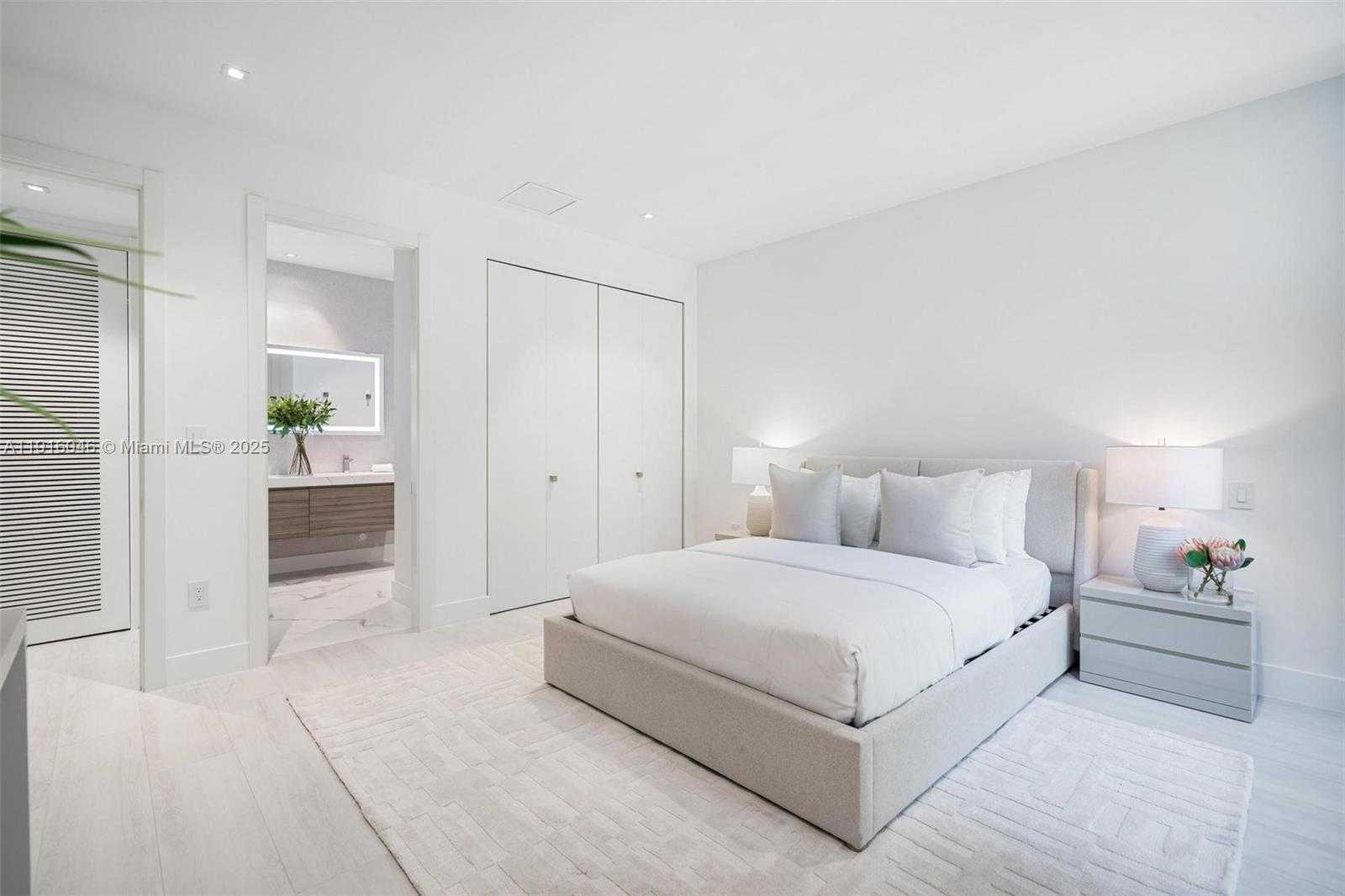 Small Image of 3670 AVOCADO AVE, Miami Number 46