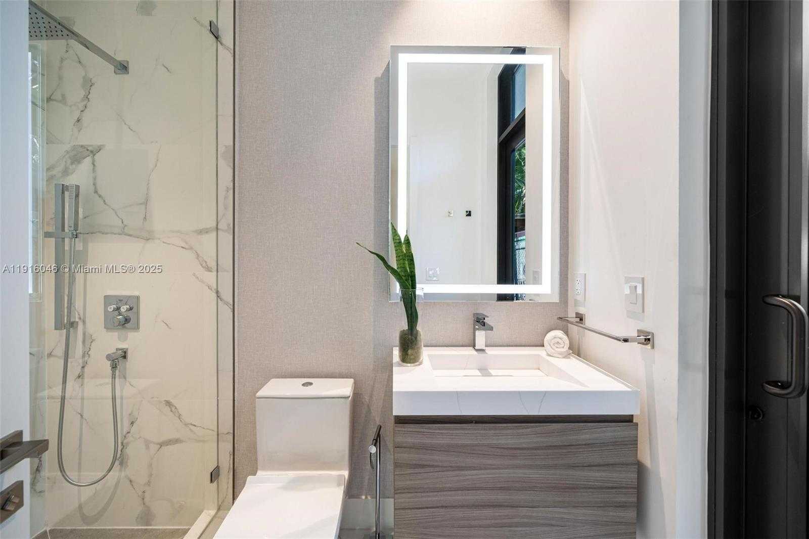 Small Image of 3670 AVOCADO AVE, Miami Number 50