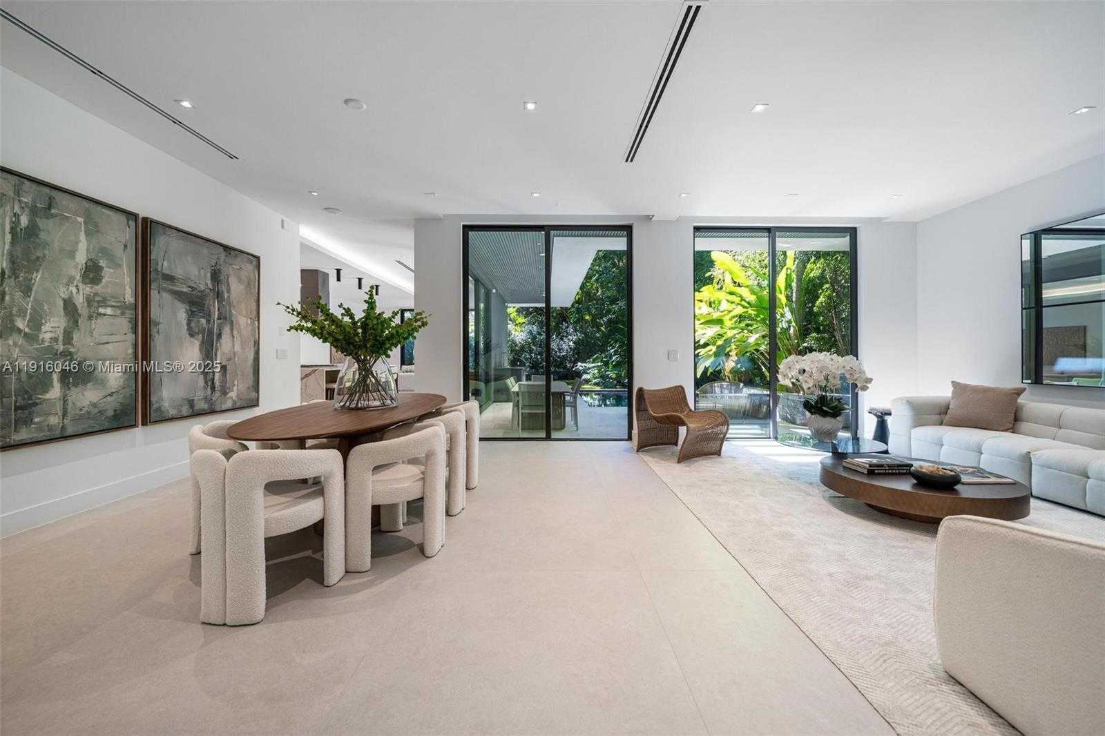 Small Image of 3670 AVOCADO AVE, Miami Number 6