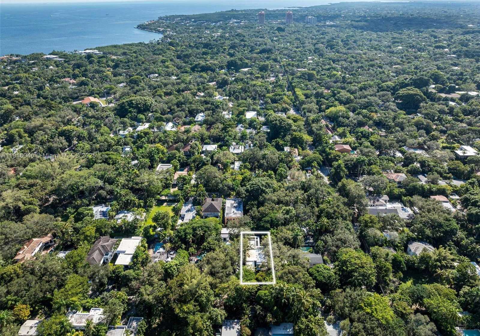 Small Image of 3670 AVOCADO AVE, Miami Number 63