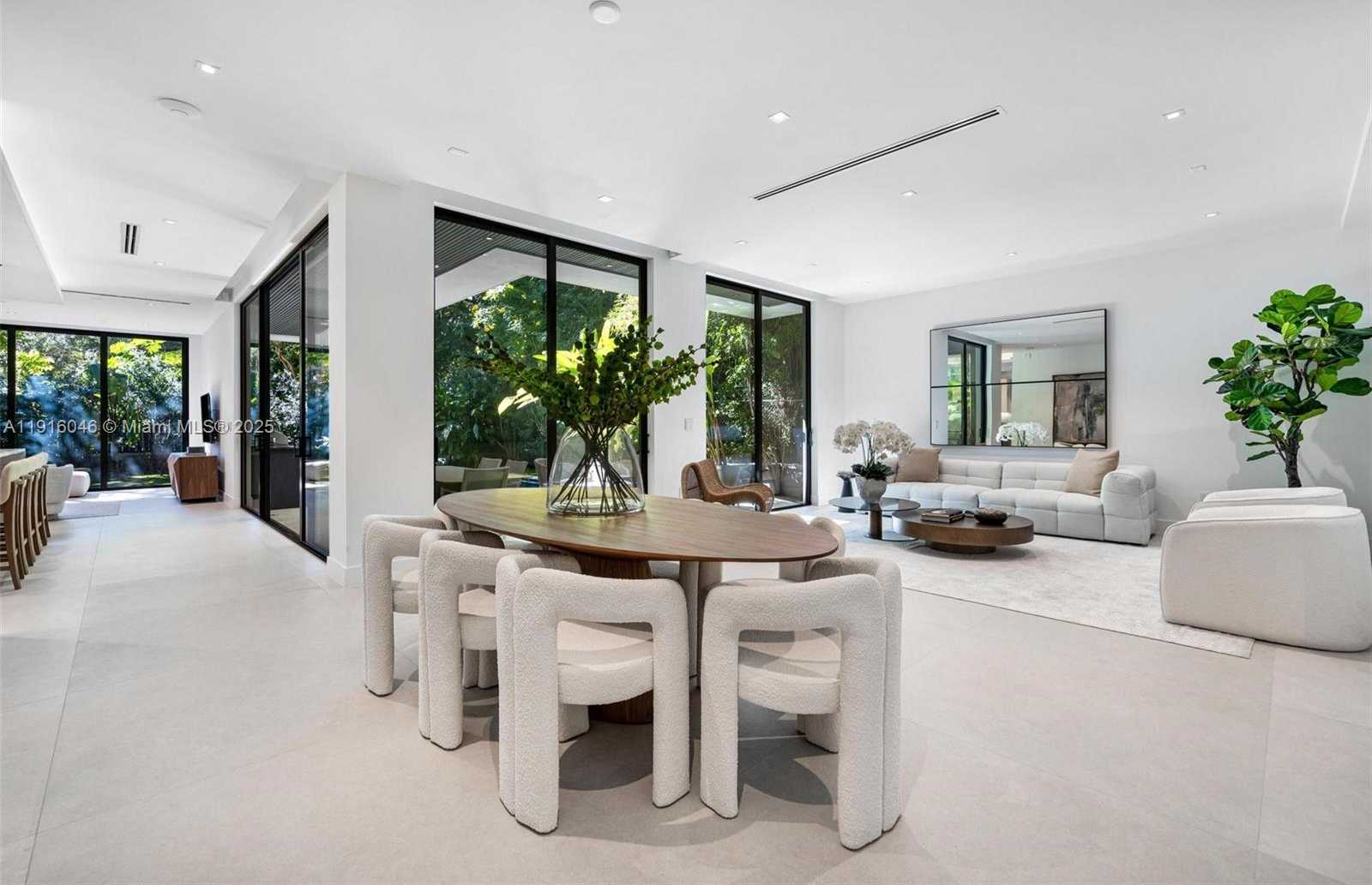 Small Image of 3670 AVOCADO AVE, Miami Number 7