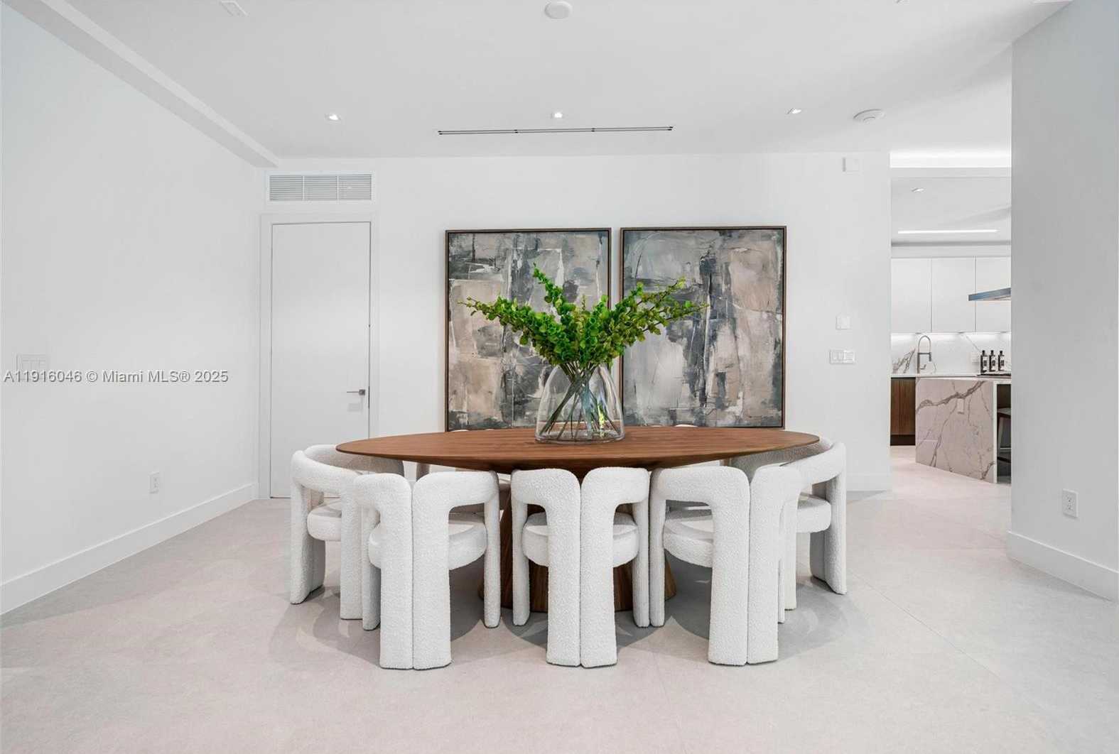 Small Image of 3670 AVOCADO AVE, Miami Number 8