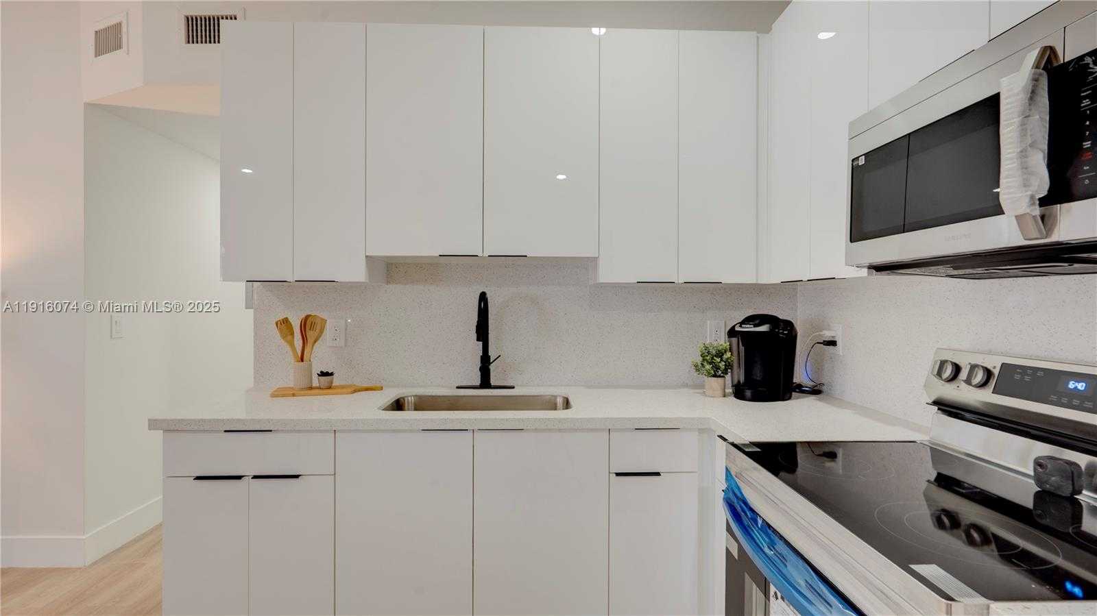 Small Image of 2736 NORTH WEST 21ST AVE, Oakland Park Number 11