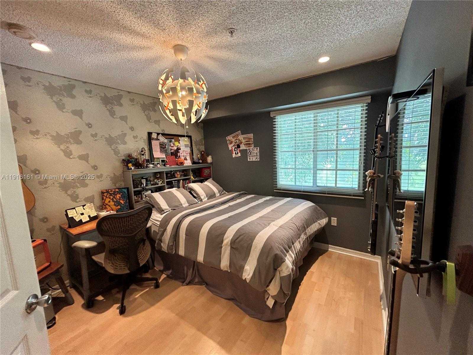 Small Image of 2811 NORTH EAST 185TH ST, Aventura Number 19