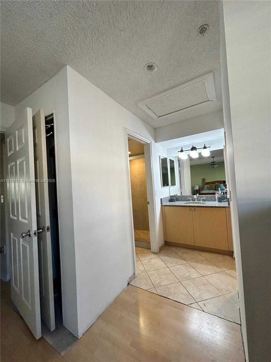 Small Image of 2811 NORTH EAST 185TH ST, Aventura Number 26