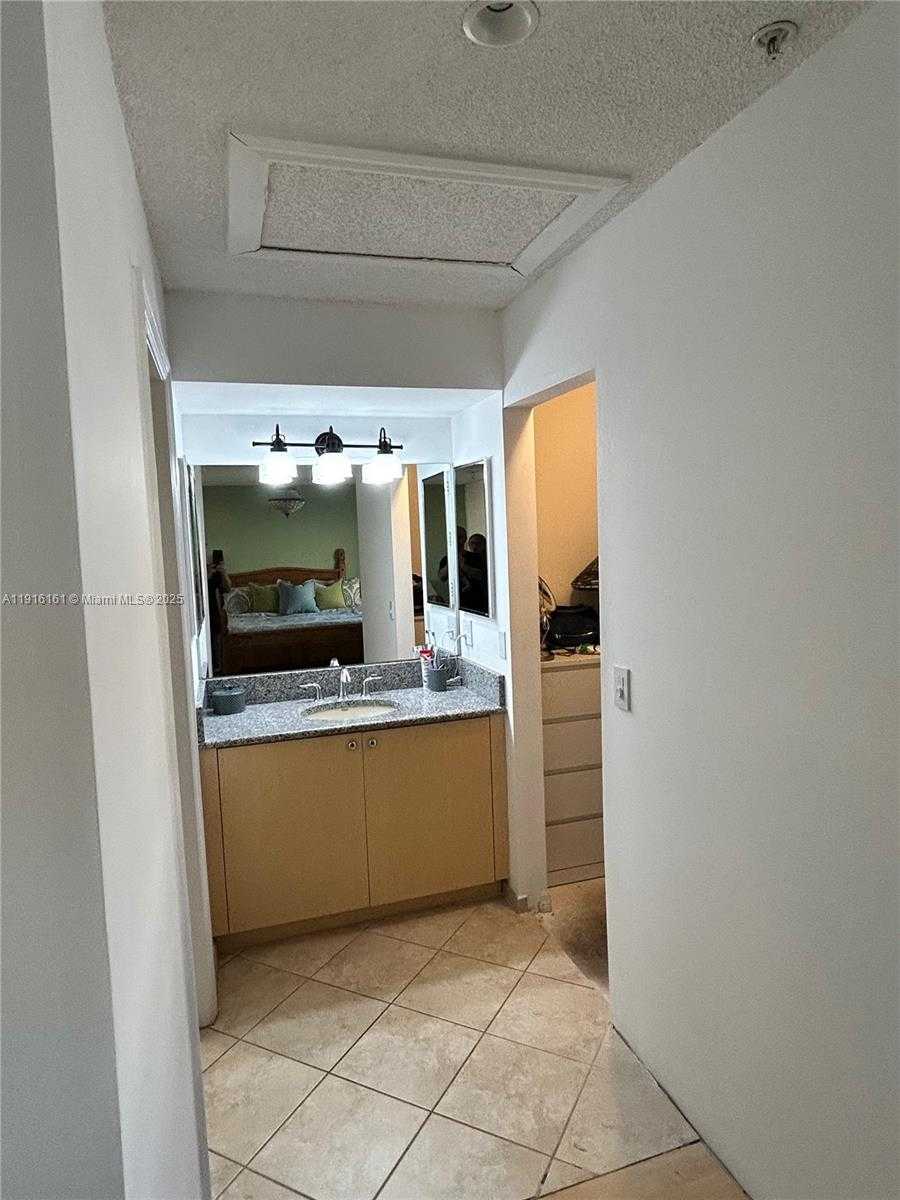 Small Image of 2811 NORTH EAST 185TH ST, Aventura Number 27