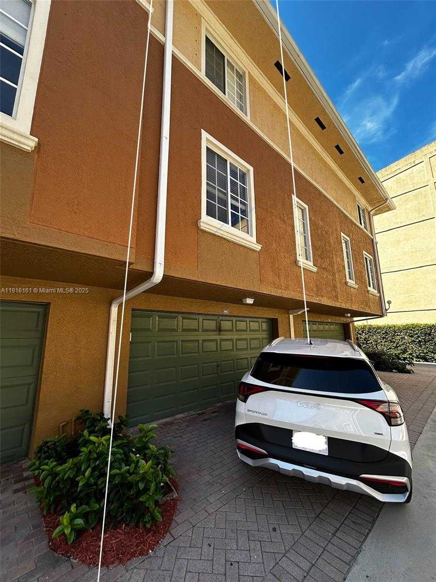 Small Image of 2811 NORTH EAST 185TH ST, Aventura Number 32