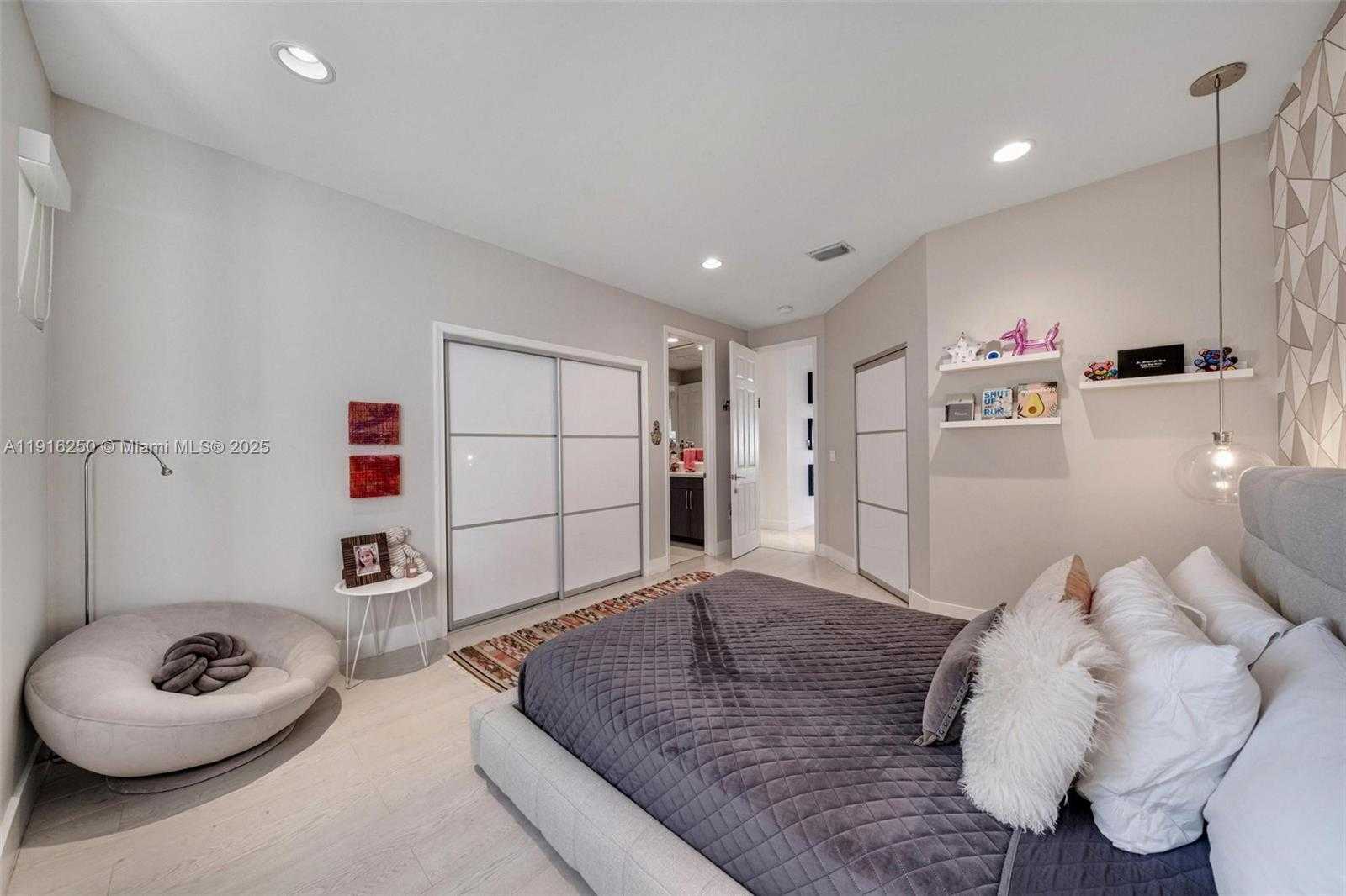 Small Image of 3965 194TH LN, Sunny Isles Beach Number 42