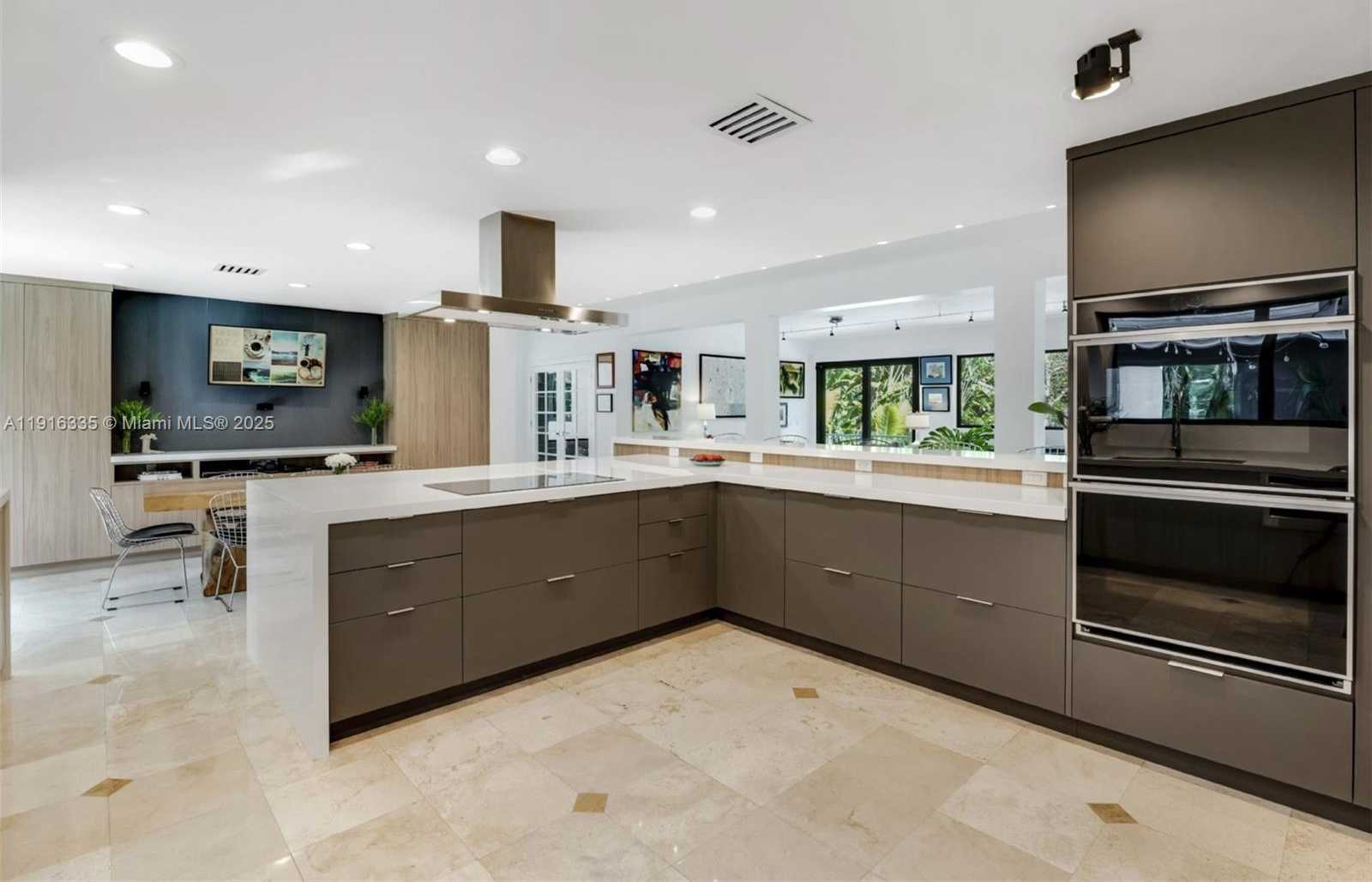 Small Image of 5981 SOUTH WEST 136TH ST, Pinecrest Number 2