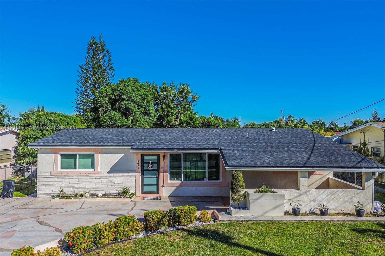 Small Image of 6431 SOUTH WEST 19TH ST, North Lauderdale Number 4