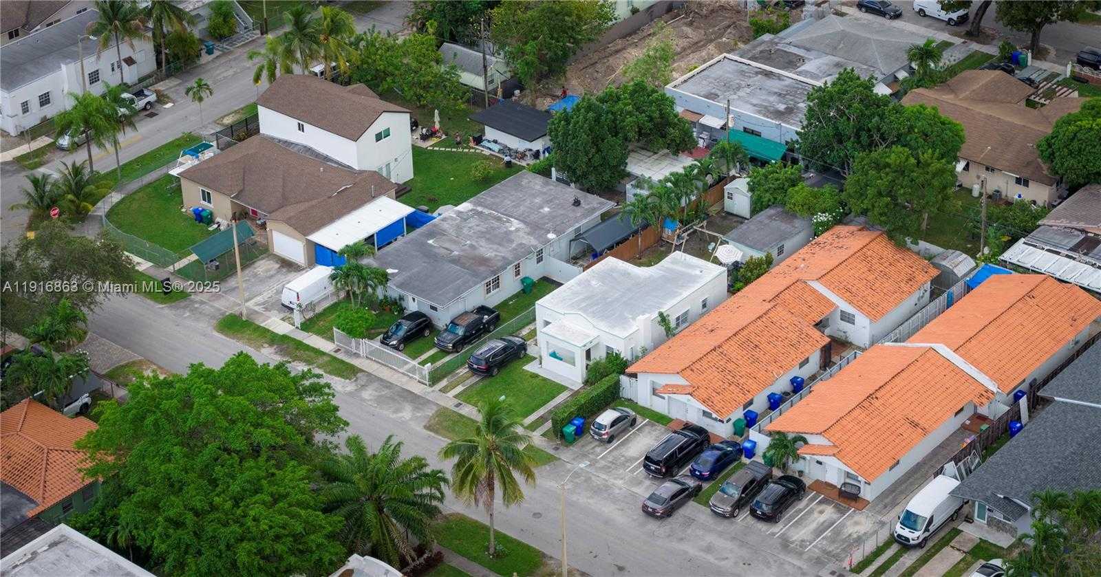 Small Image of 3422 SOUTH WEST 25TH ST, Miami Number 14