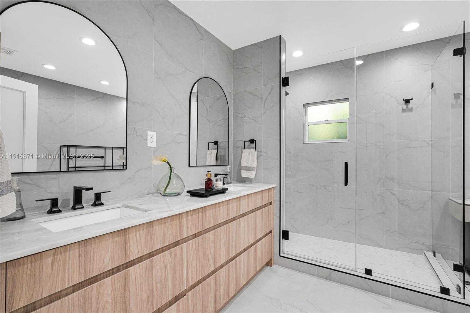Small Image of 145 BAL BAY DR, Bal Harbour Number 13