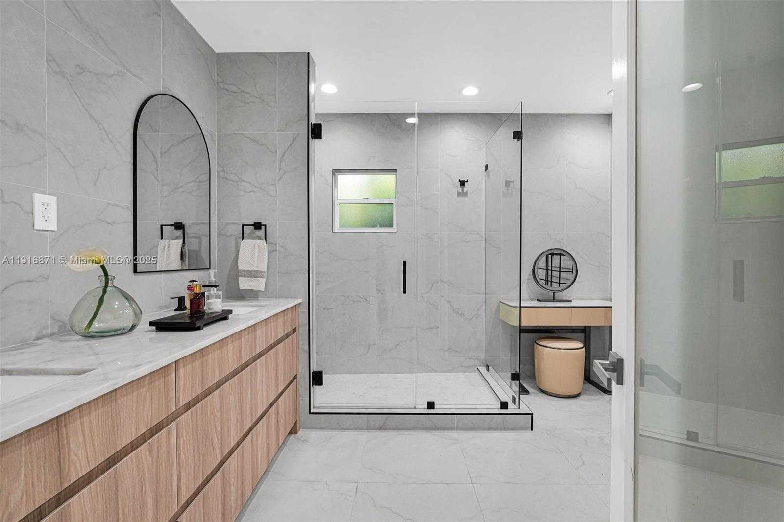 Small Image of 145 BAL BAY DR, Bal Harbour Number 14