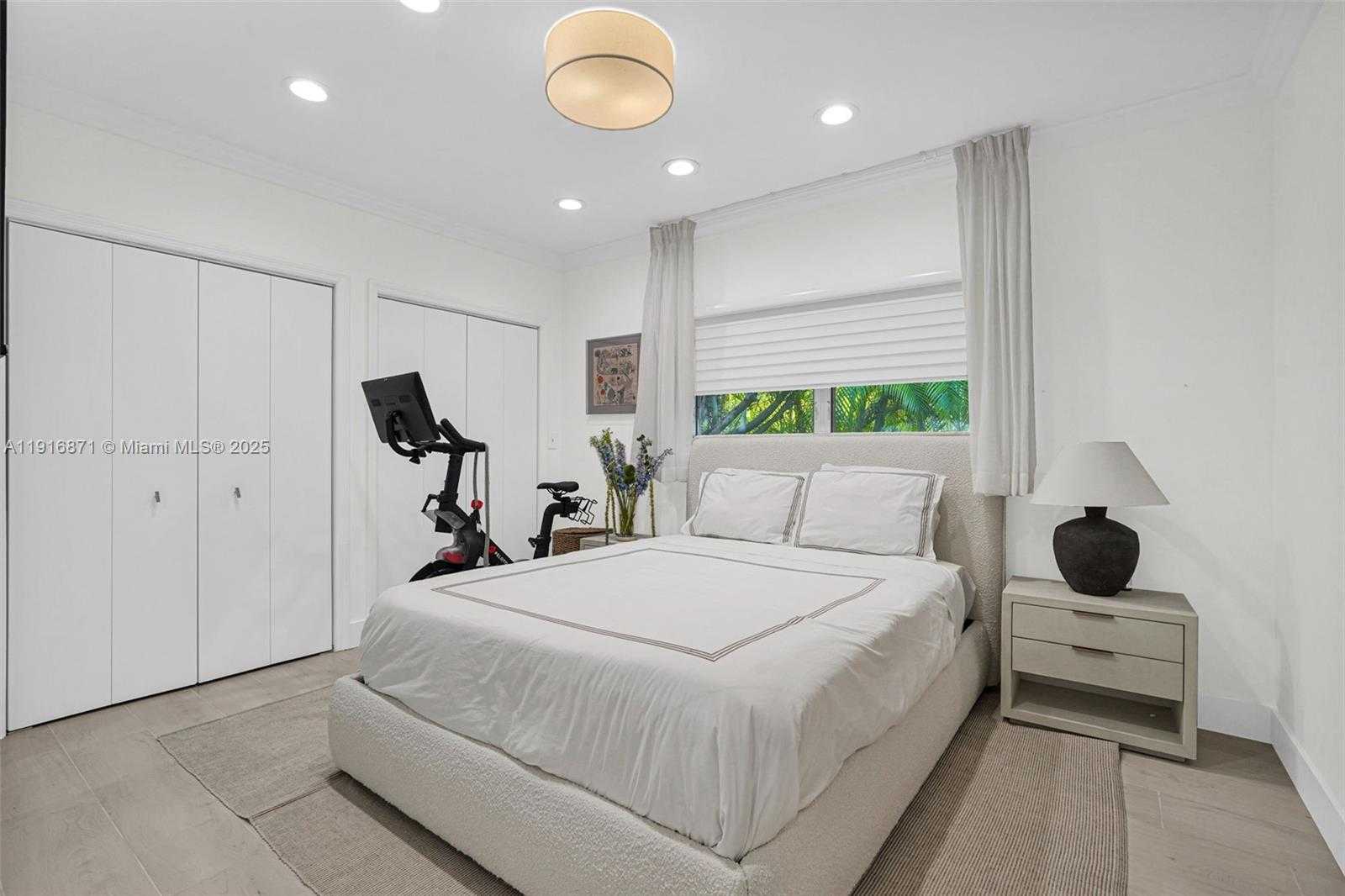 Small Image of 145 BAL BAY DR, Bal Harbour Number 17
