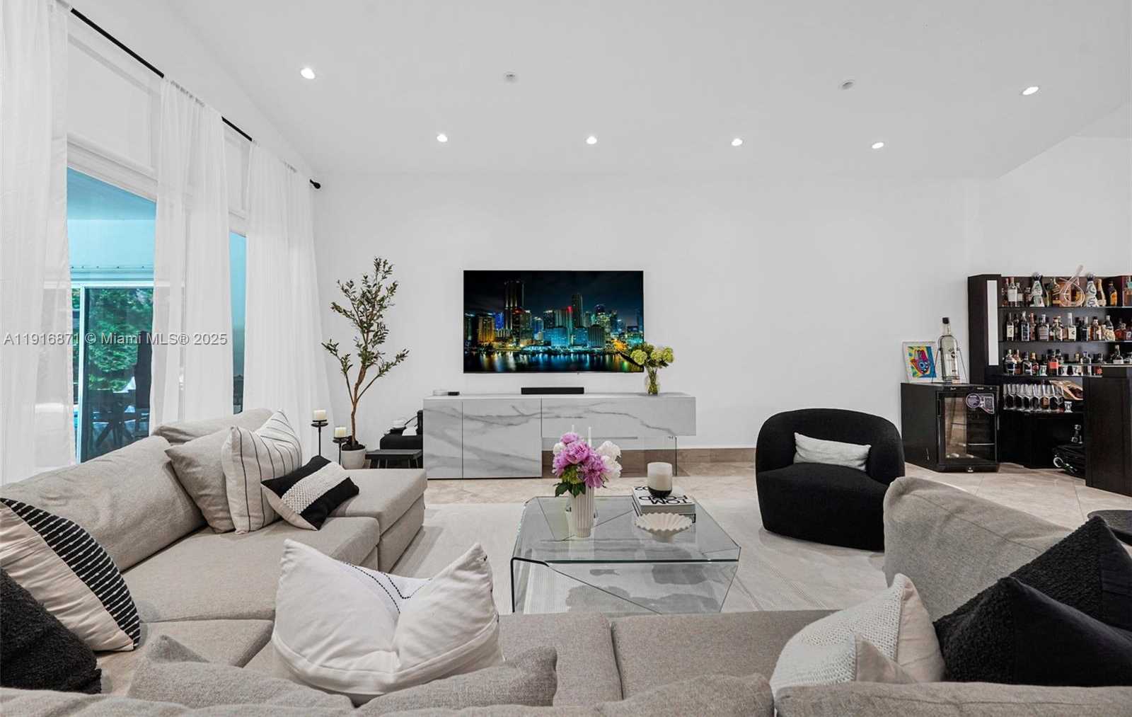 Small Image of 145 BAL BAY DR, Bal Harbour Number 22