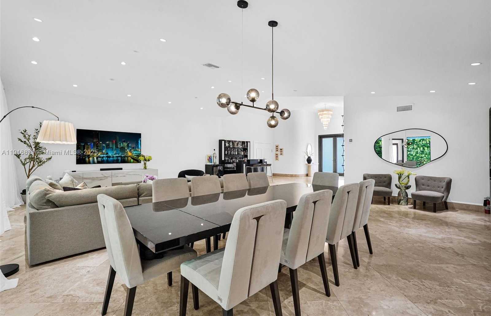 Small Image of 145 BAL BAY DR, Bal Harbour Number 5