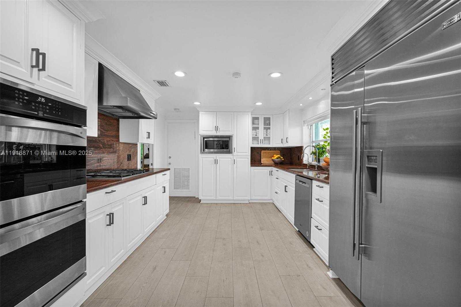 Small Image of 145 BAL BAY DR, Bal Harbour Number 8