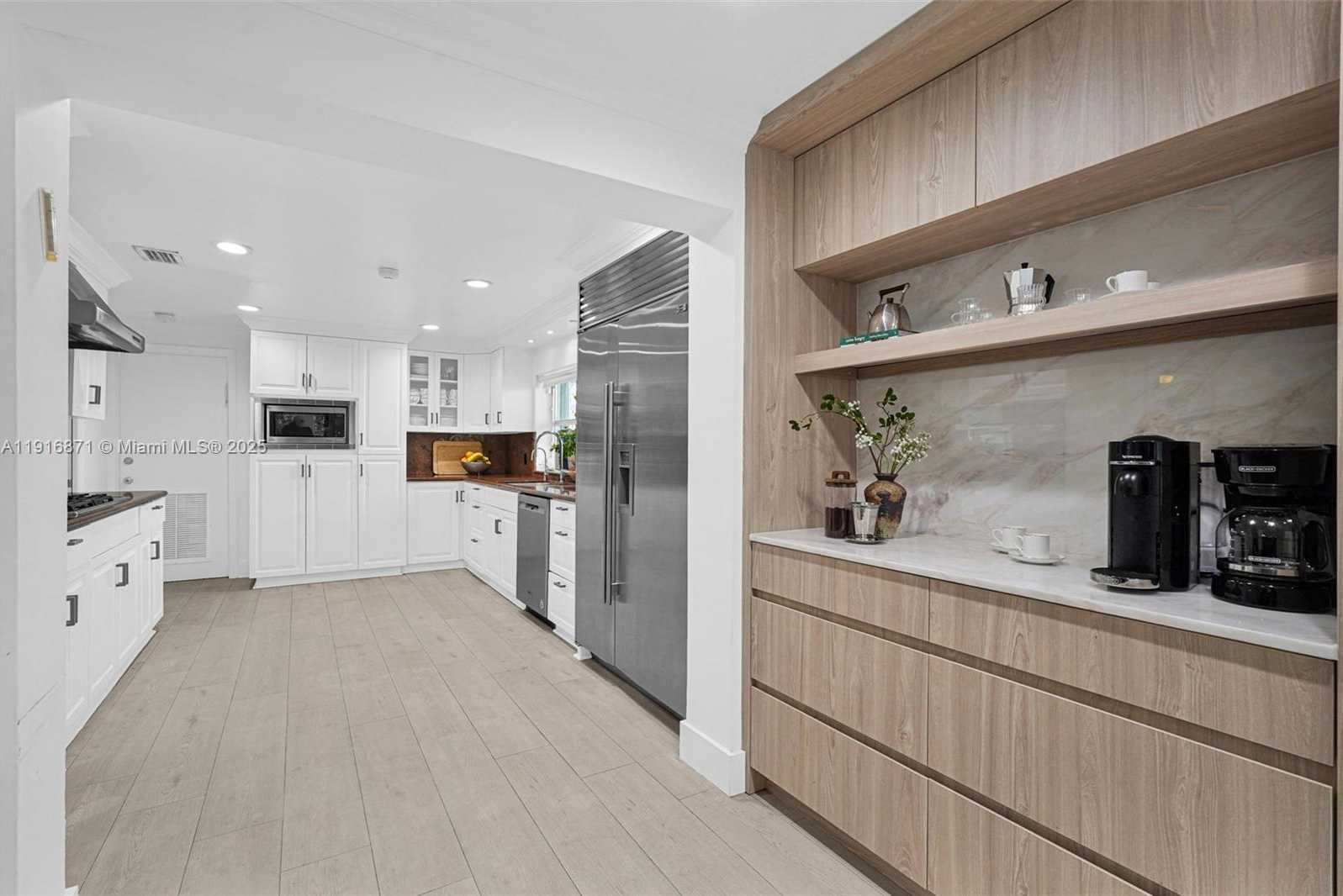 Small Image of 145 BAL BAY DR, Bal Harbour Number 9