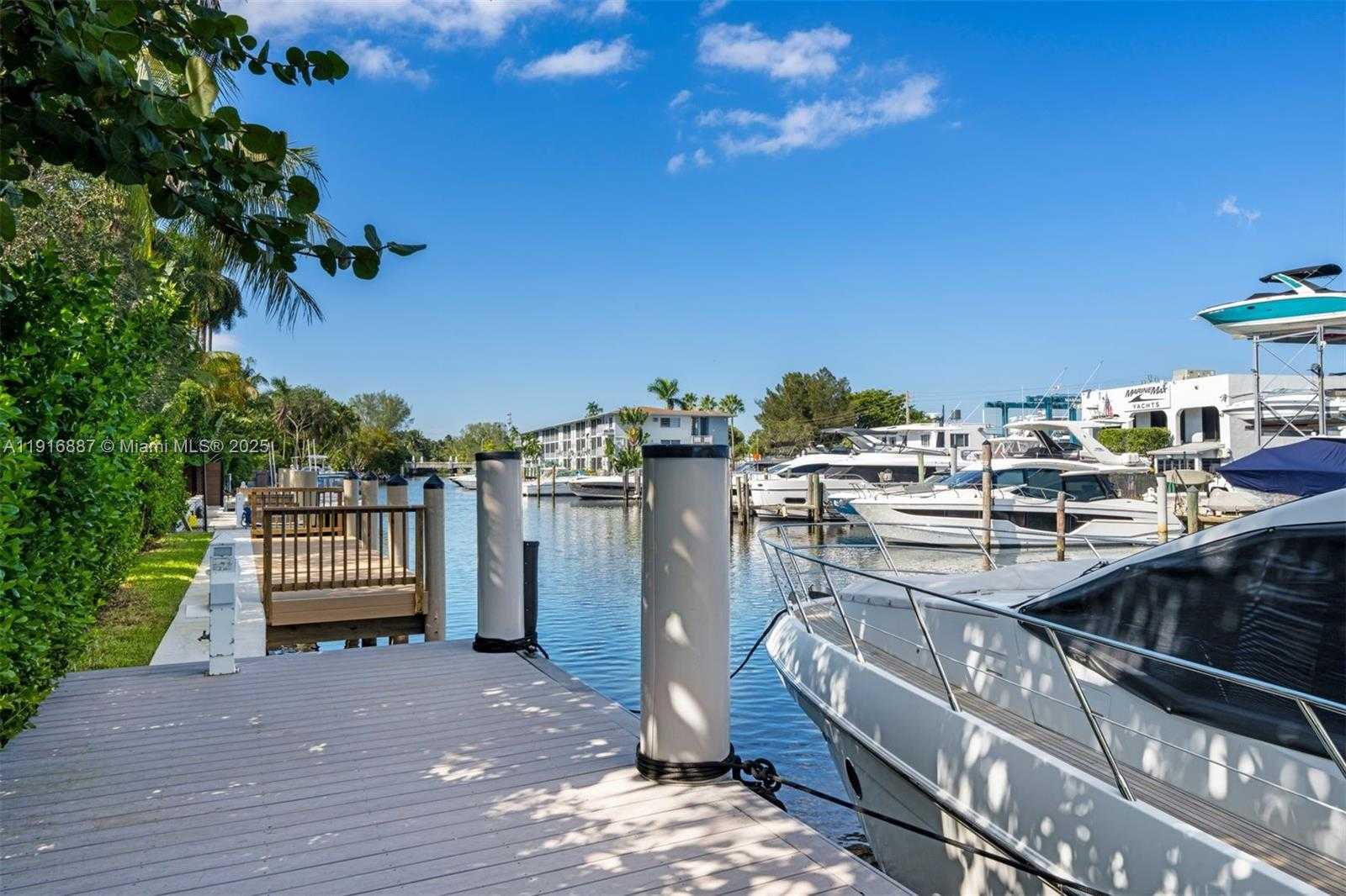 Small Image of 725 NORTH EAST 77TH ST, Miami Number 25