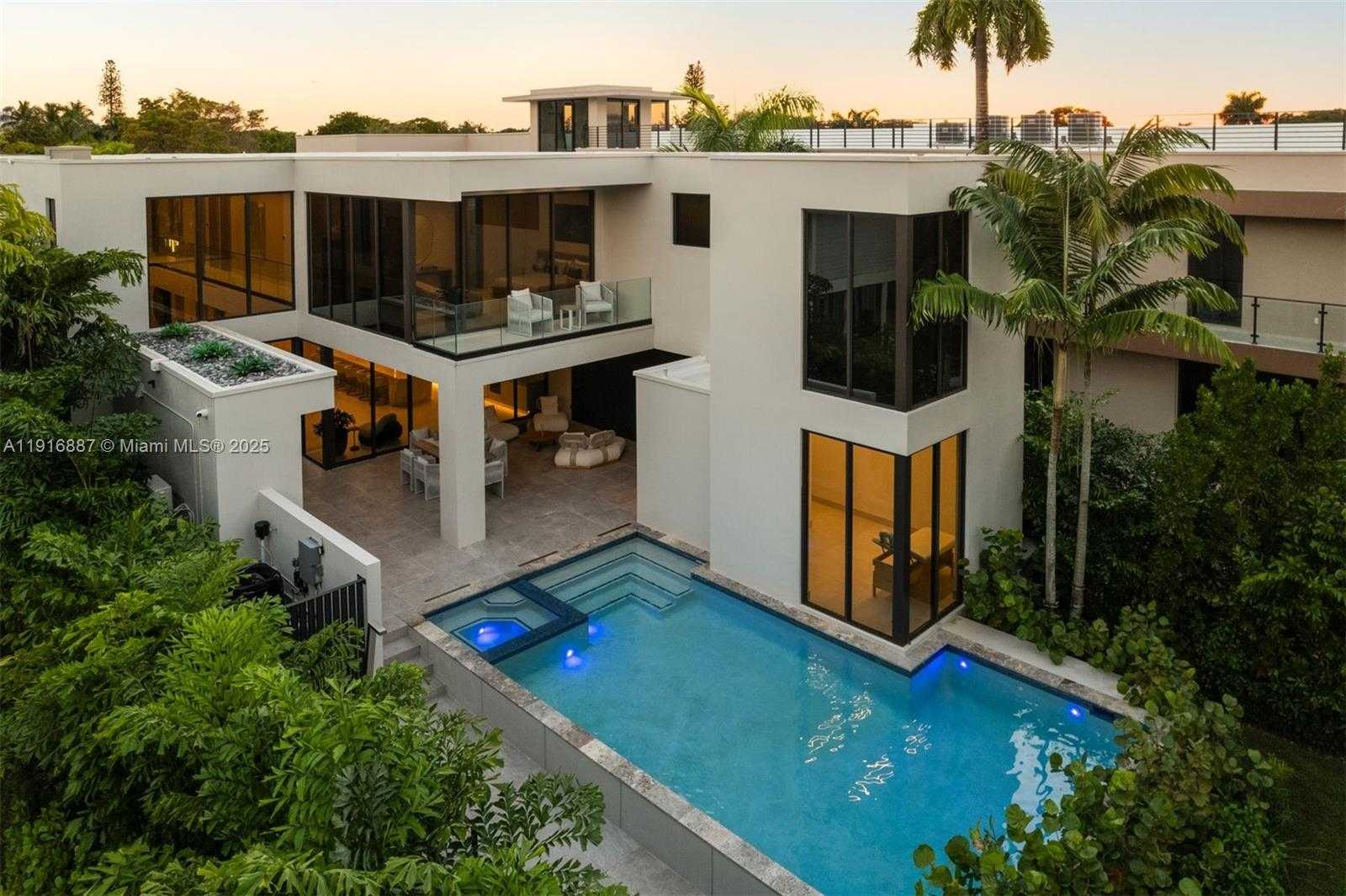 Small Image of 725 NORTH EAST 77TH ST, Miami Number 26