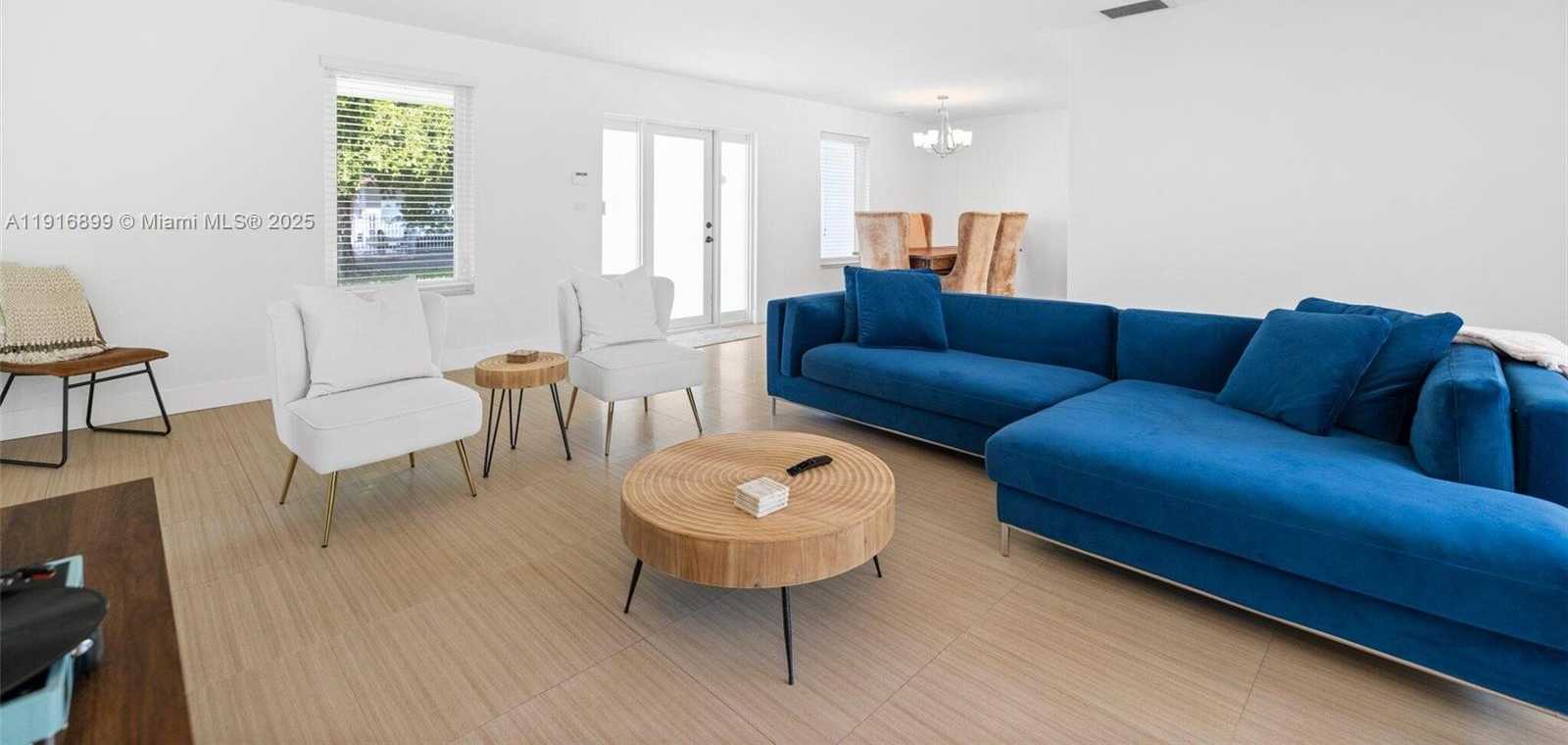 Small Image of 811 CAPRI ST, Coral Gables Number 10