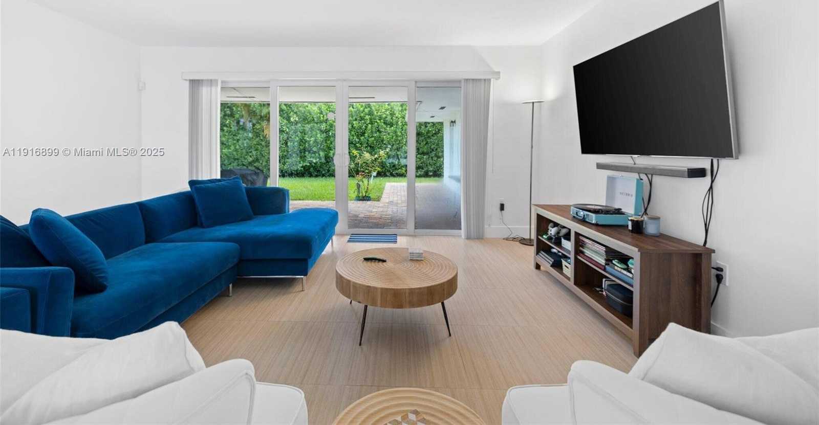 Small Image of 811 CAPRI ST, Coral Gables Number 12