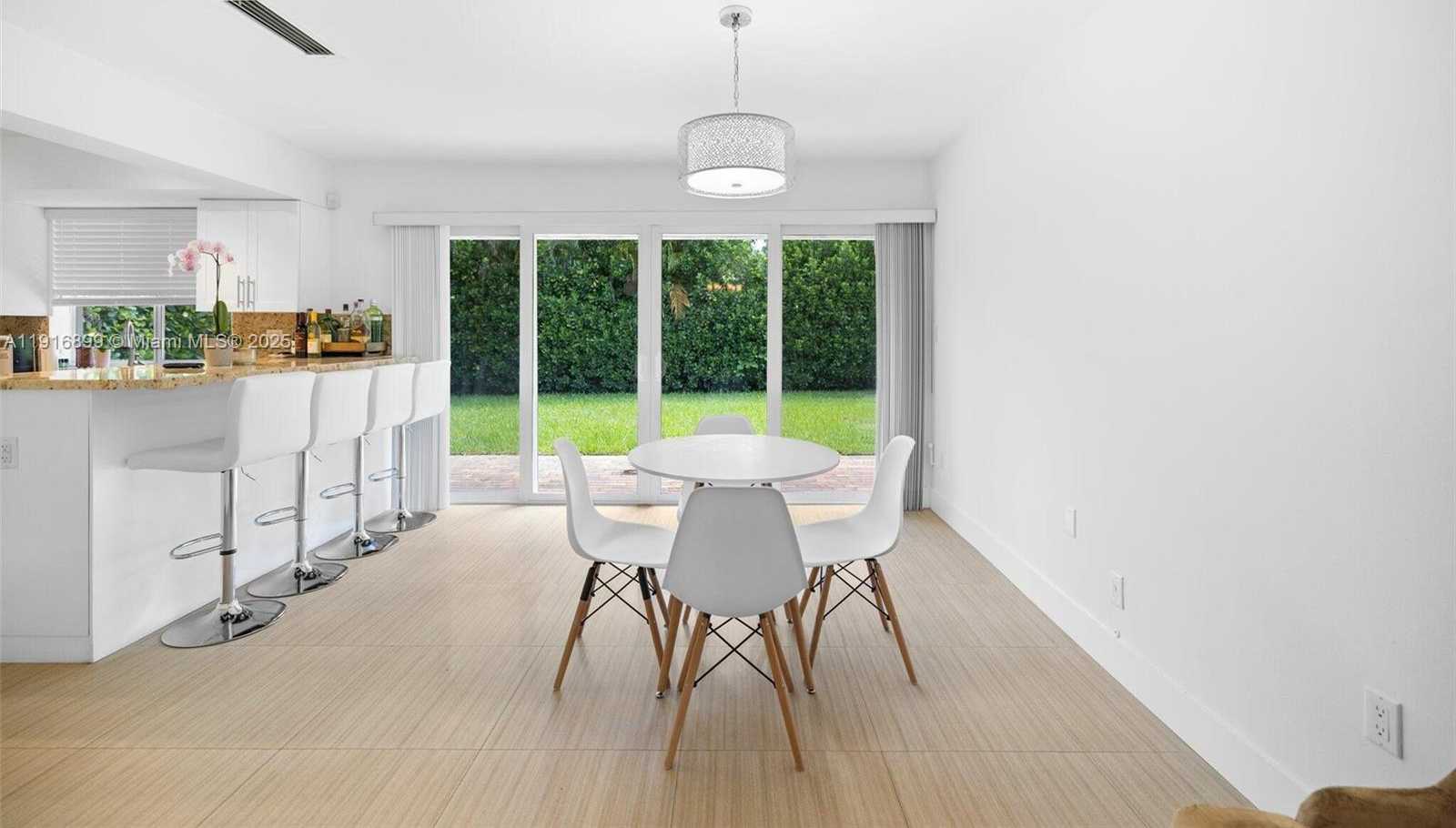 Small Image of 811 CAPRI ST, Coral Gables Number 13