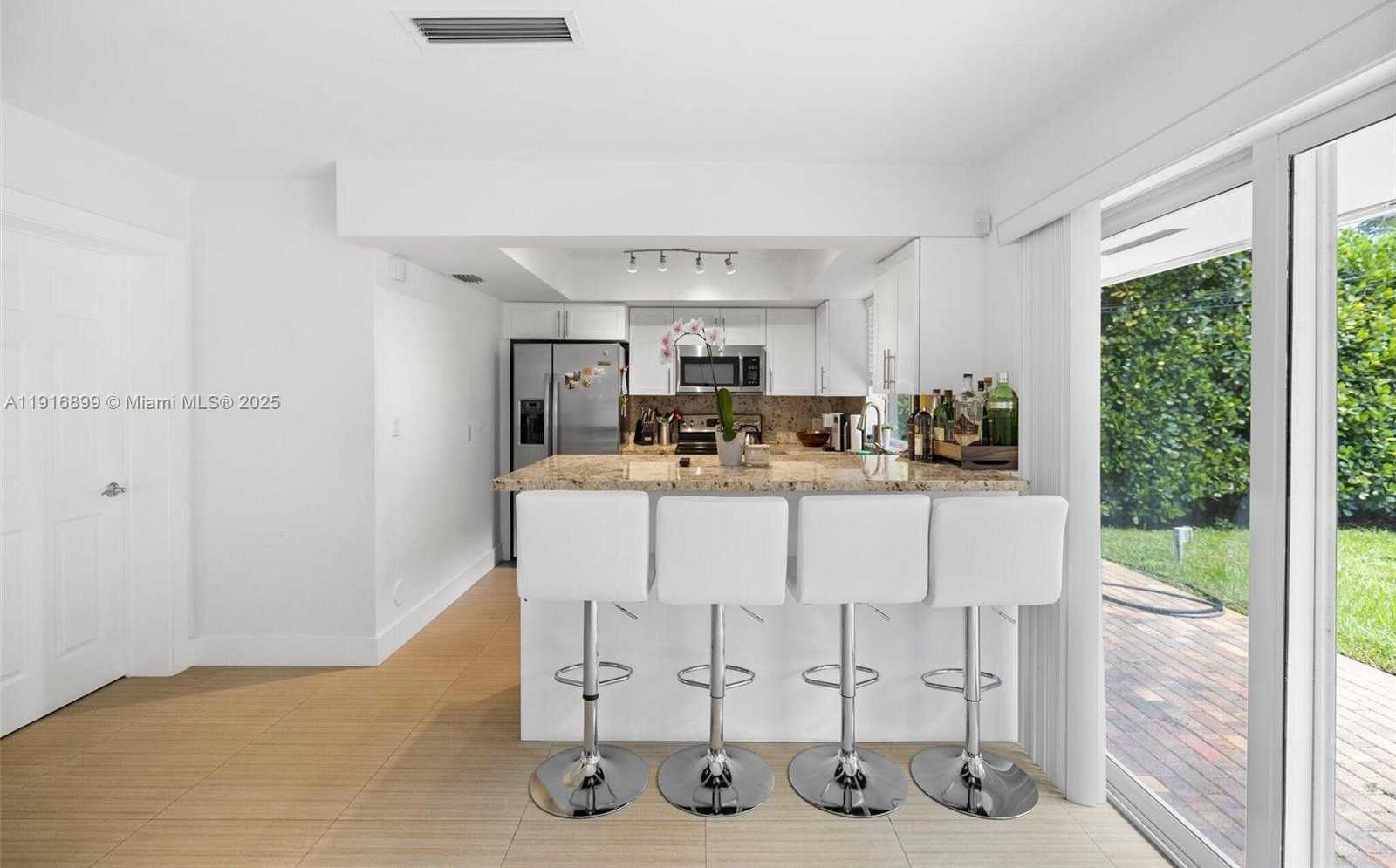 Small Image of 811 CAPRI ST, Coral Gables Number 14