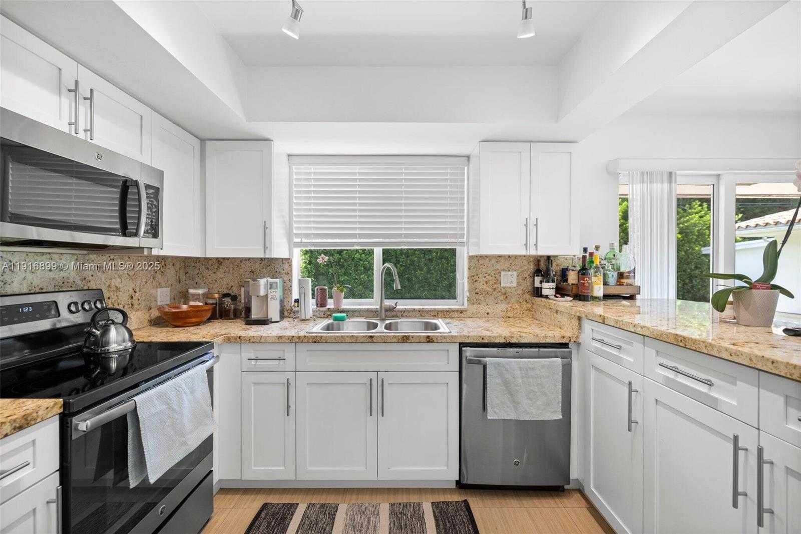 Small Image of 811 CAPRI ST, Coral Gables Number 15