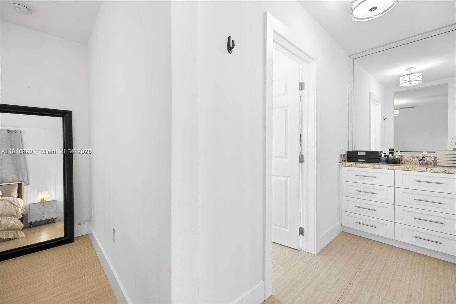 Small Image of 811 CAPRI ST, Coral Gables Number 18