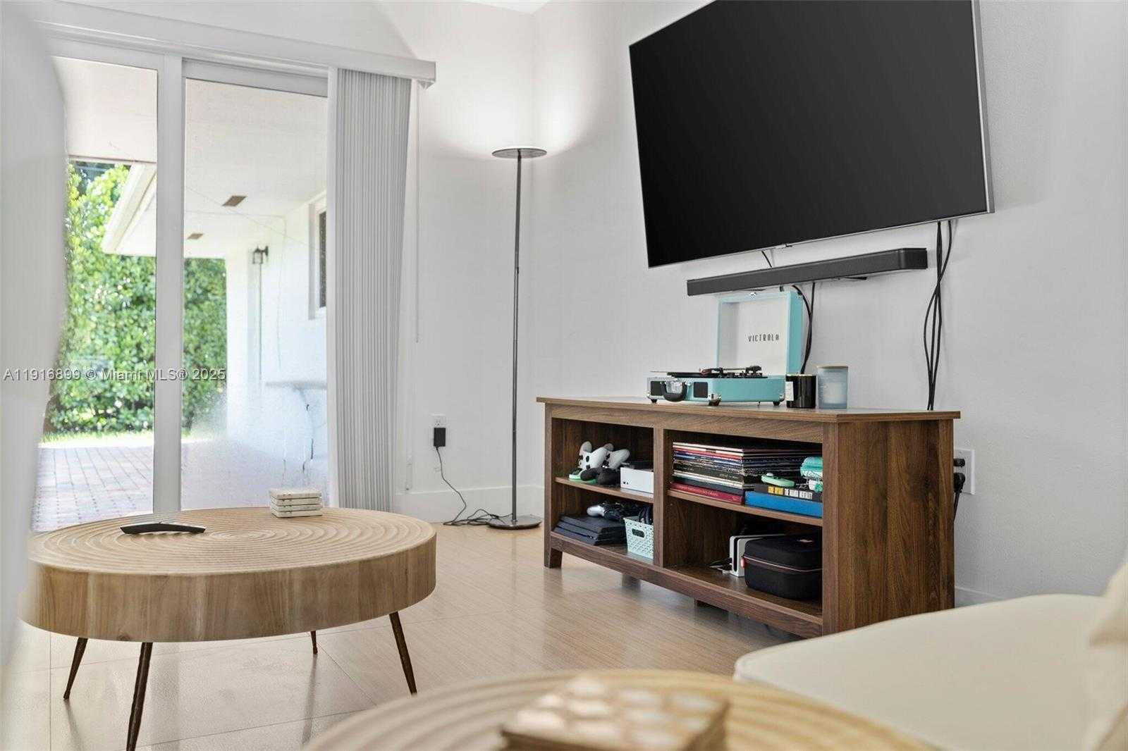 Small Image of 811 CAPRI ST, Coral Gables Number 21