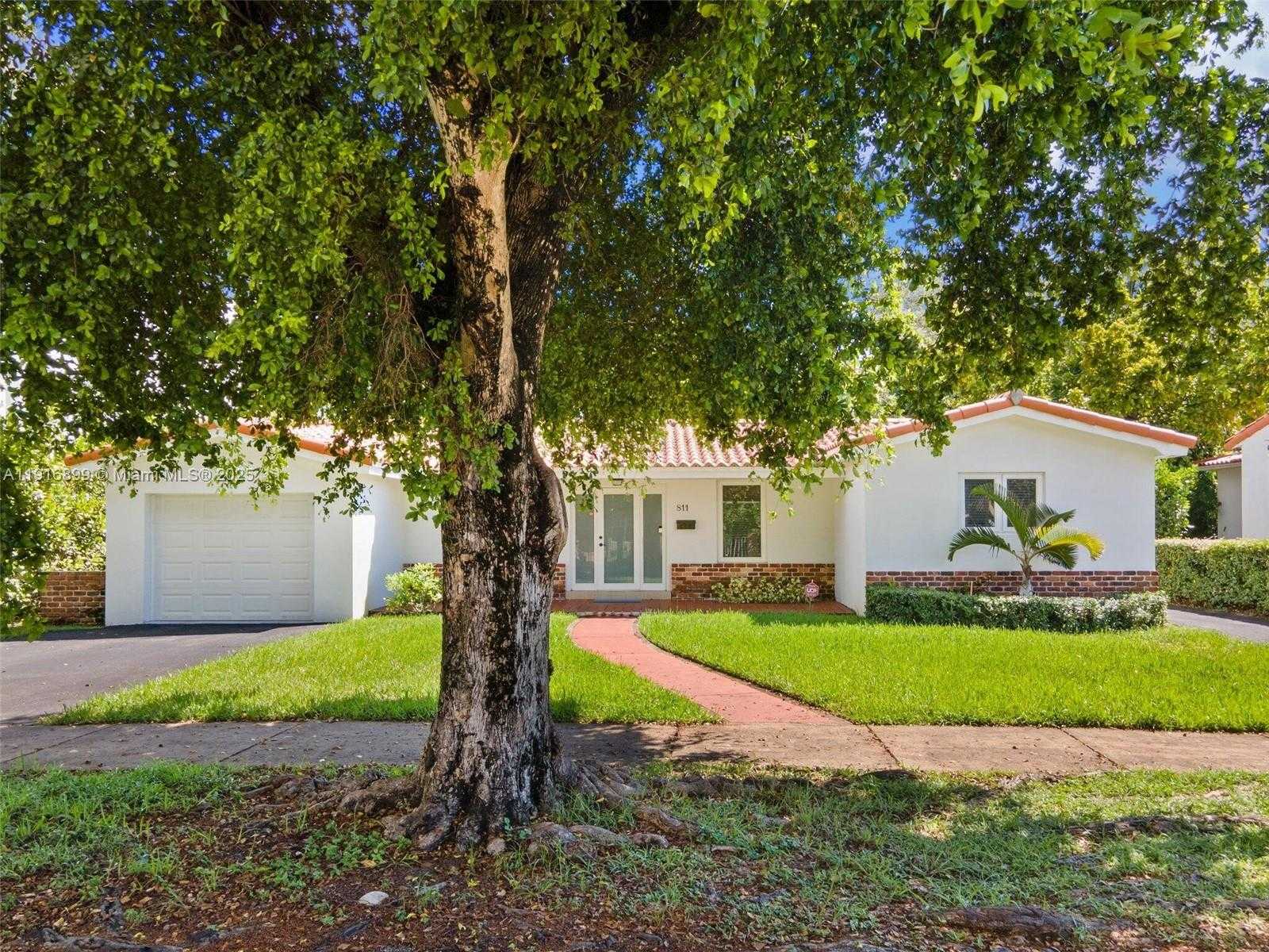 Small Image of 811 CAPRI ST, Coral Gables Number 23