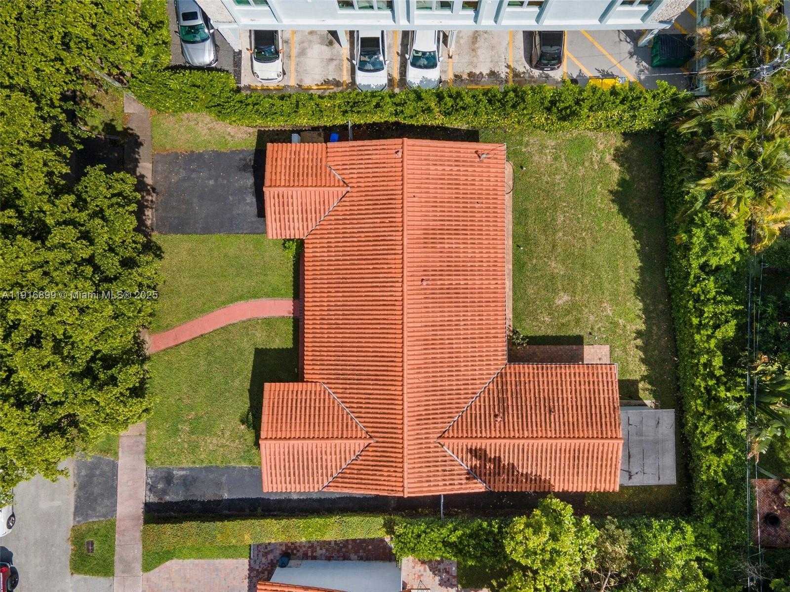 Small Image of 811 CAPRI ST, Coral Gables Number 25