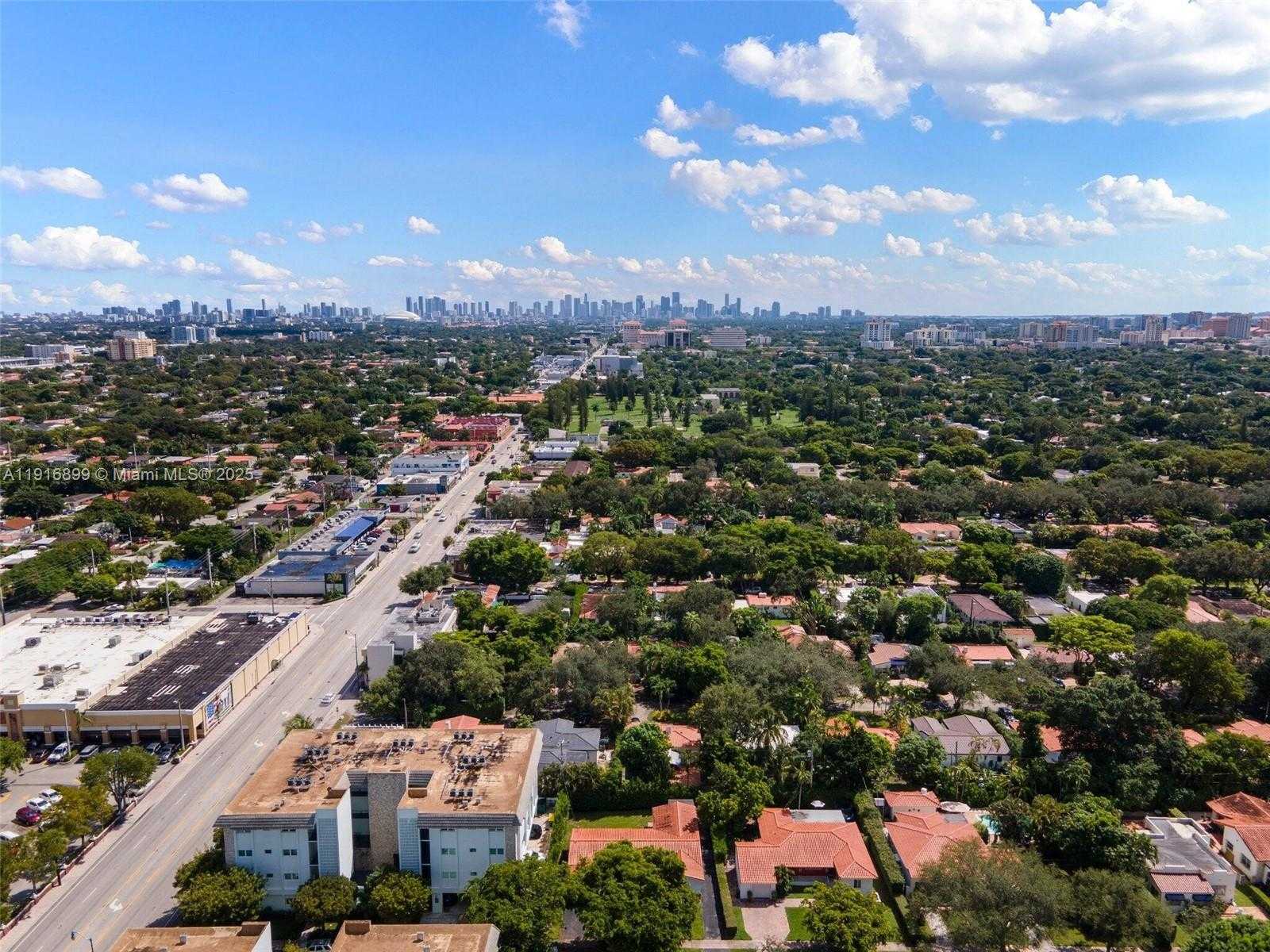 Small Image of 811 CAPRI ST, Coral Gables Number 27